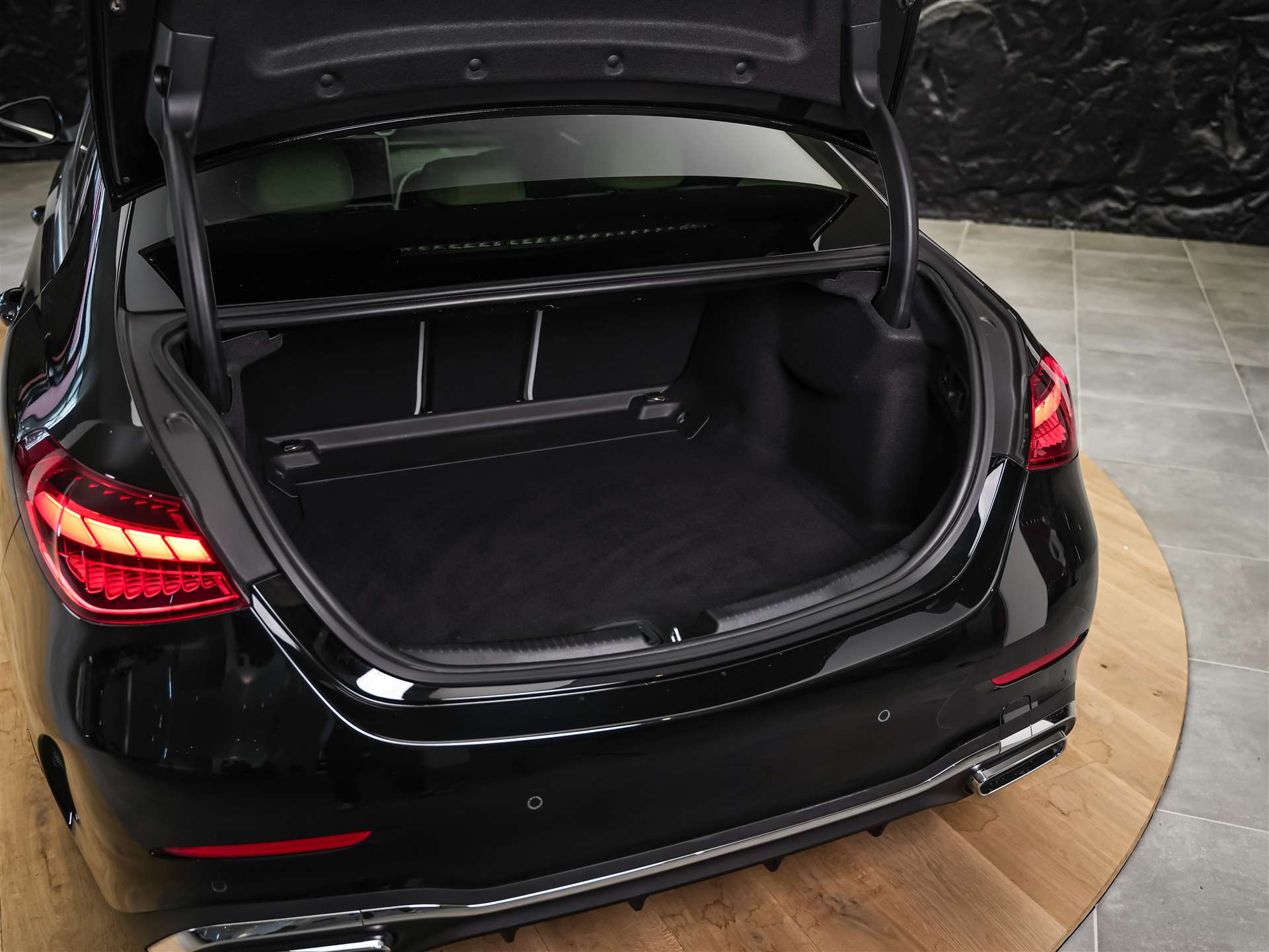 MERCEDES-BENZ C 300 AMG Line 4matic *20" Felgen*Abstandsregler*Standheizung*-image-42