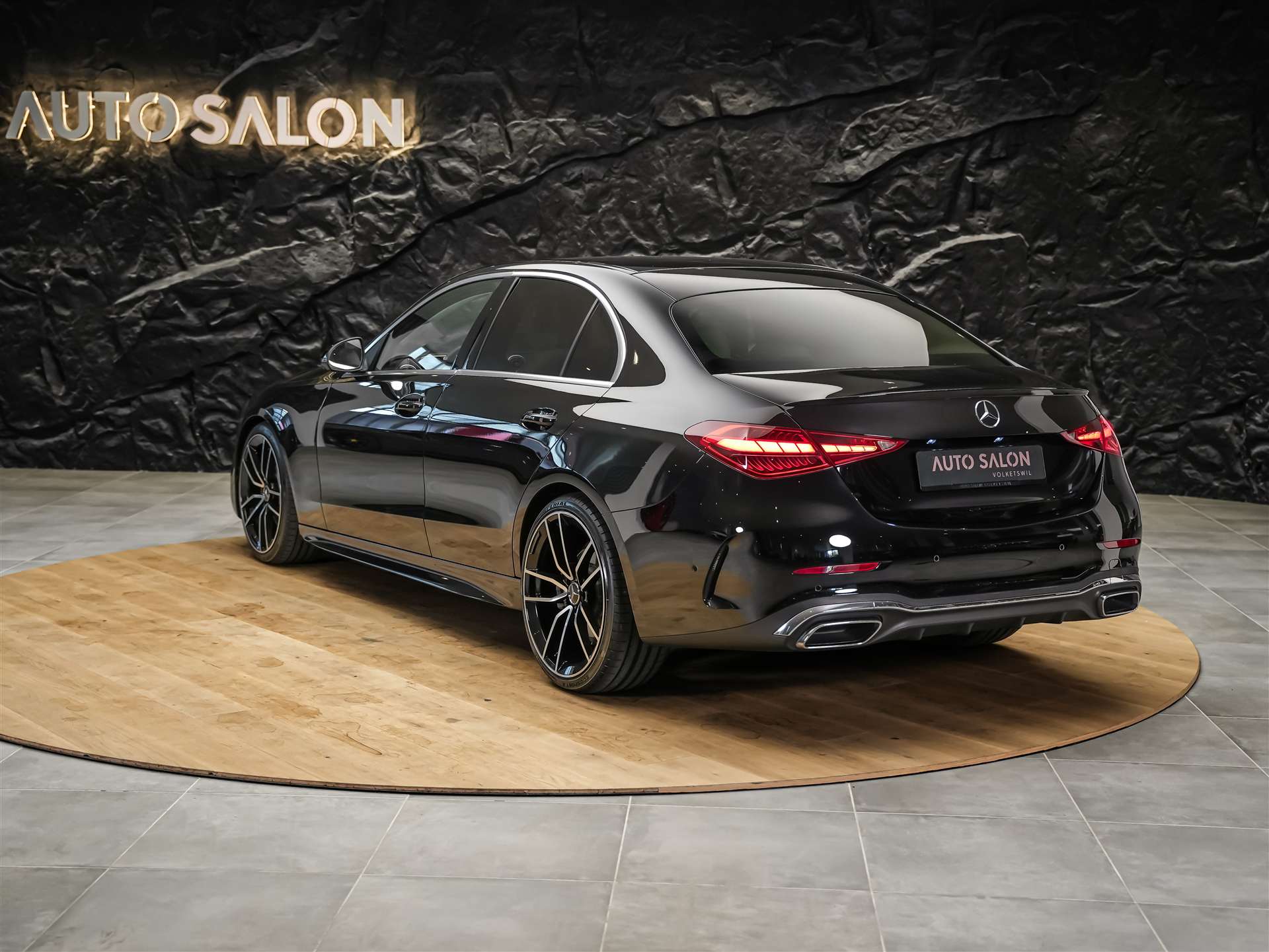 MERCEDES-BENZ C 300 AMG Line 4matic *20" Felgen*Abstandsregler*Standheizung*-showroom-element-2