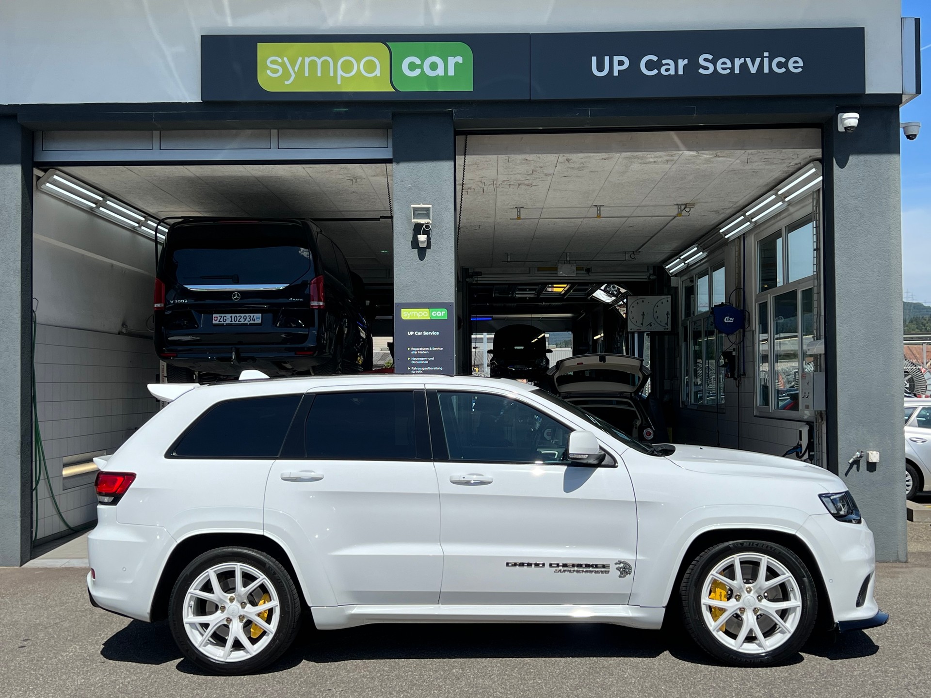 JEEP Grand Cherokee 6.2 V8 HEMI Trackhawk Automatic-showroom-element-3