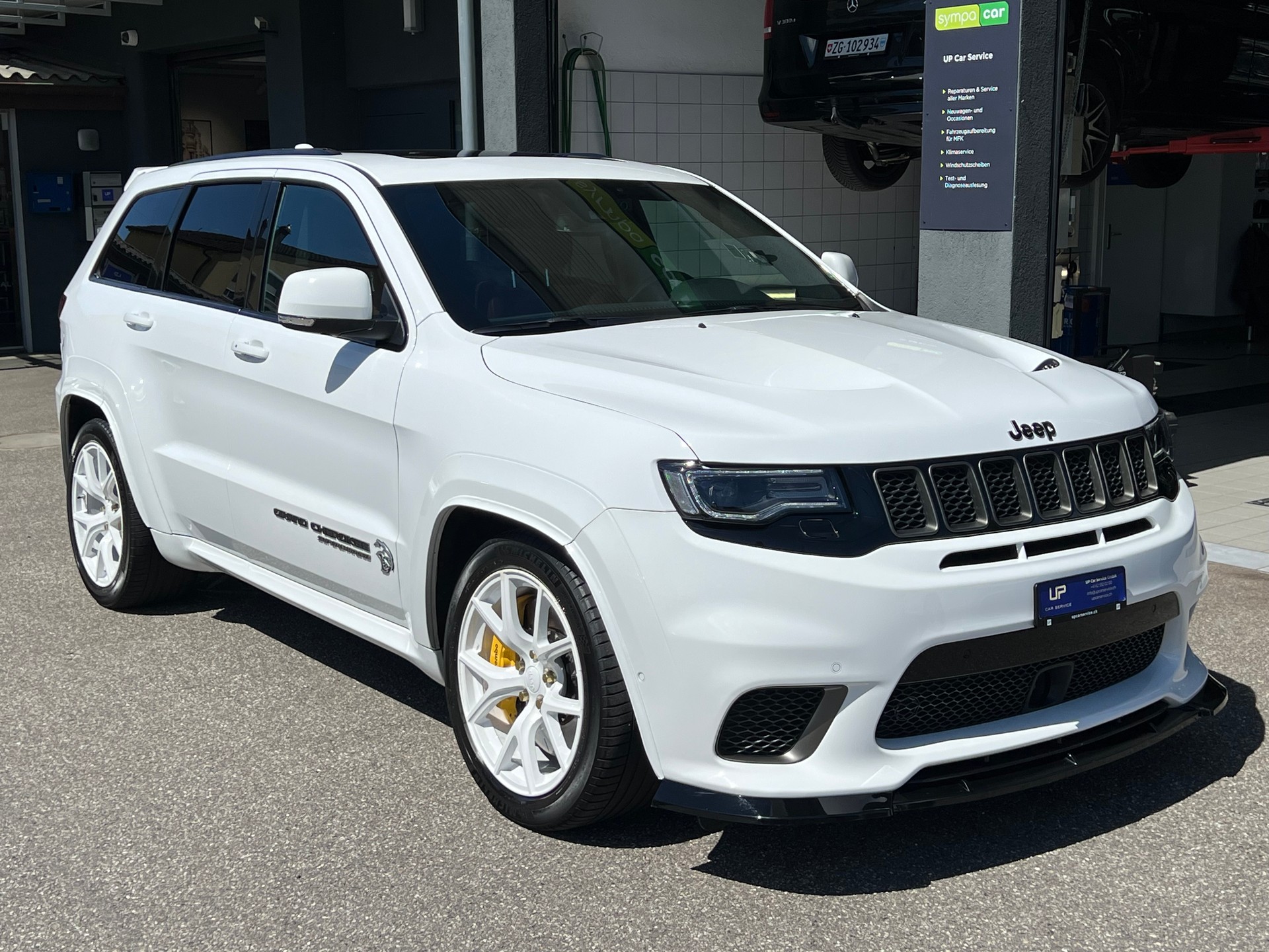 JEEP Grand Cherokee 6.2 V8 HEMI Trackhawk Automatic-showroom-element-2