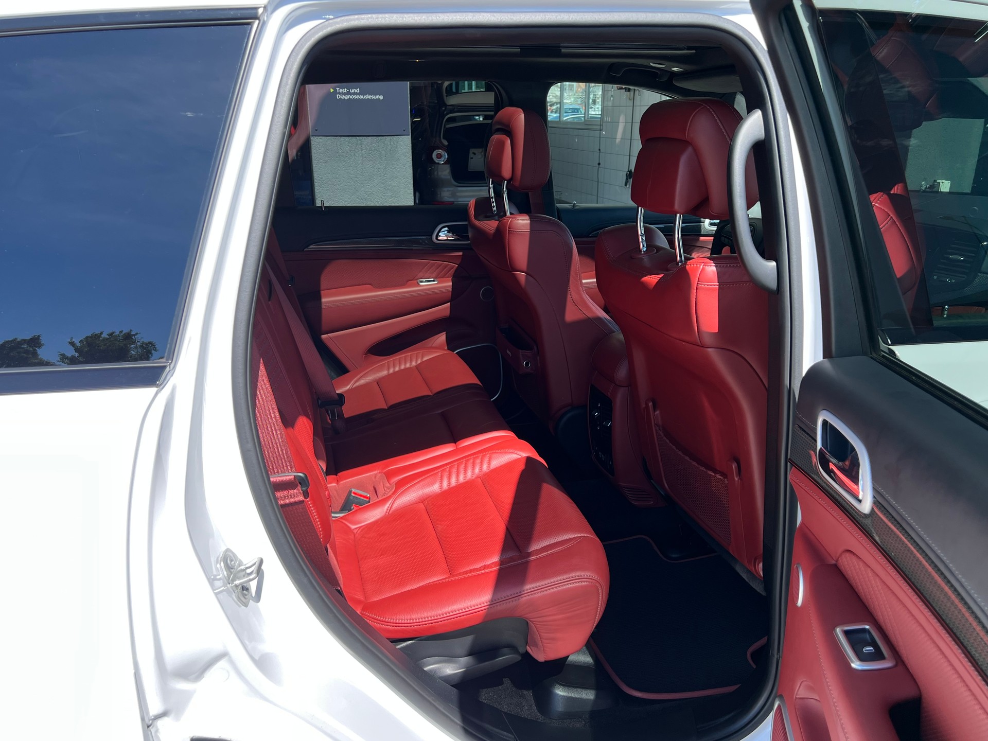 JEEP Grand Cherokee 6.2 V8 HEMI Trackhawk Automatic-image-18