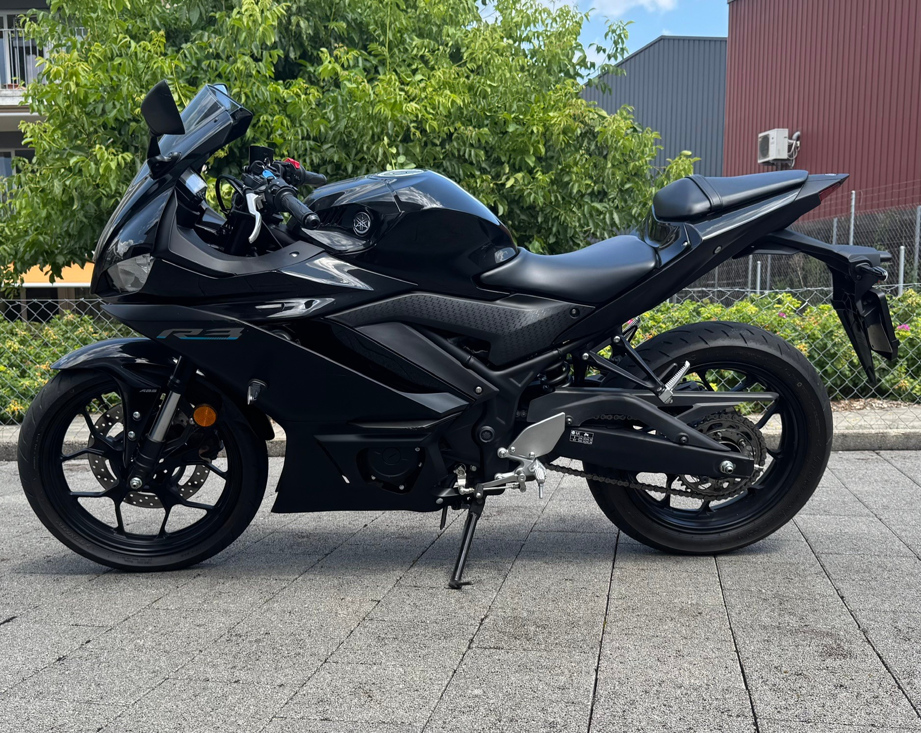 YAMAHA YZF-R3-image-1