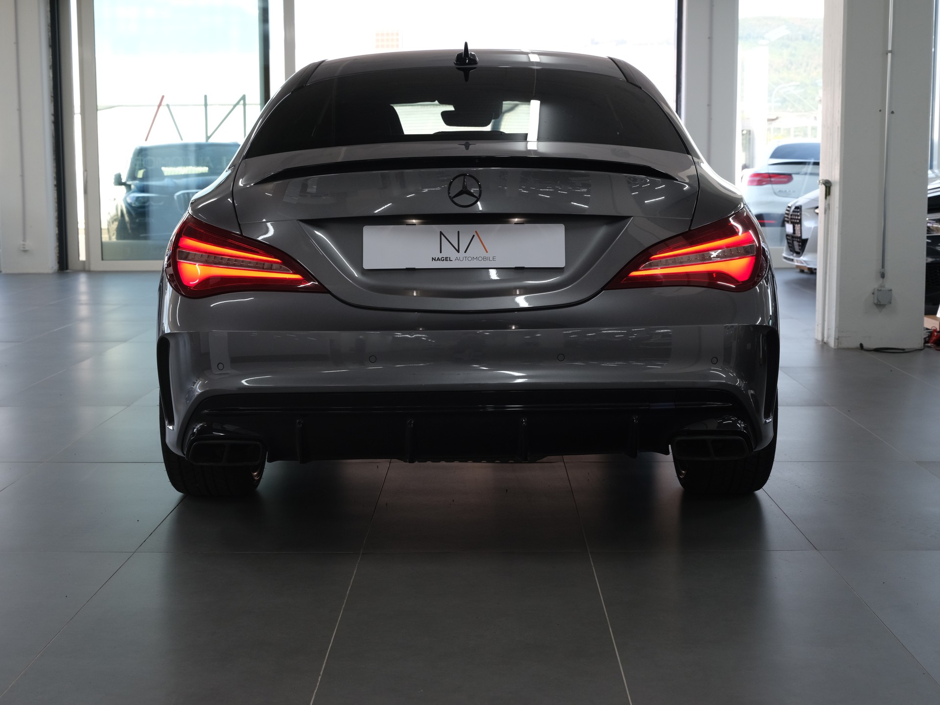 MERCEDES-BENZ CLA 45 AMG 4Matic Speedshift *Performance Abgassanlage* *CarPlay* *Edition One*-showroom-element-3