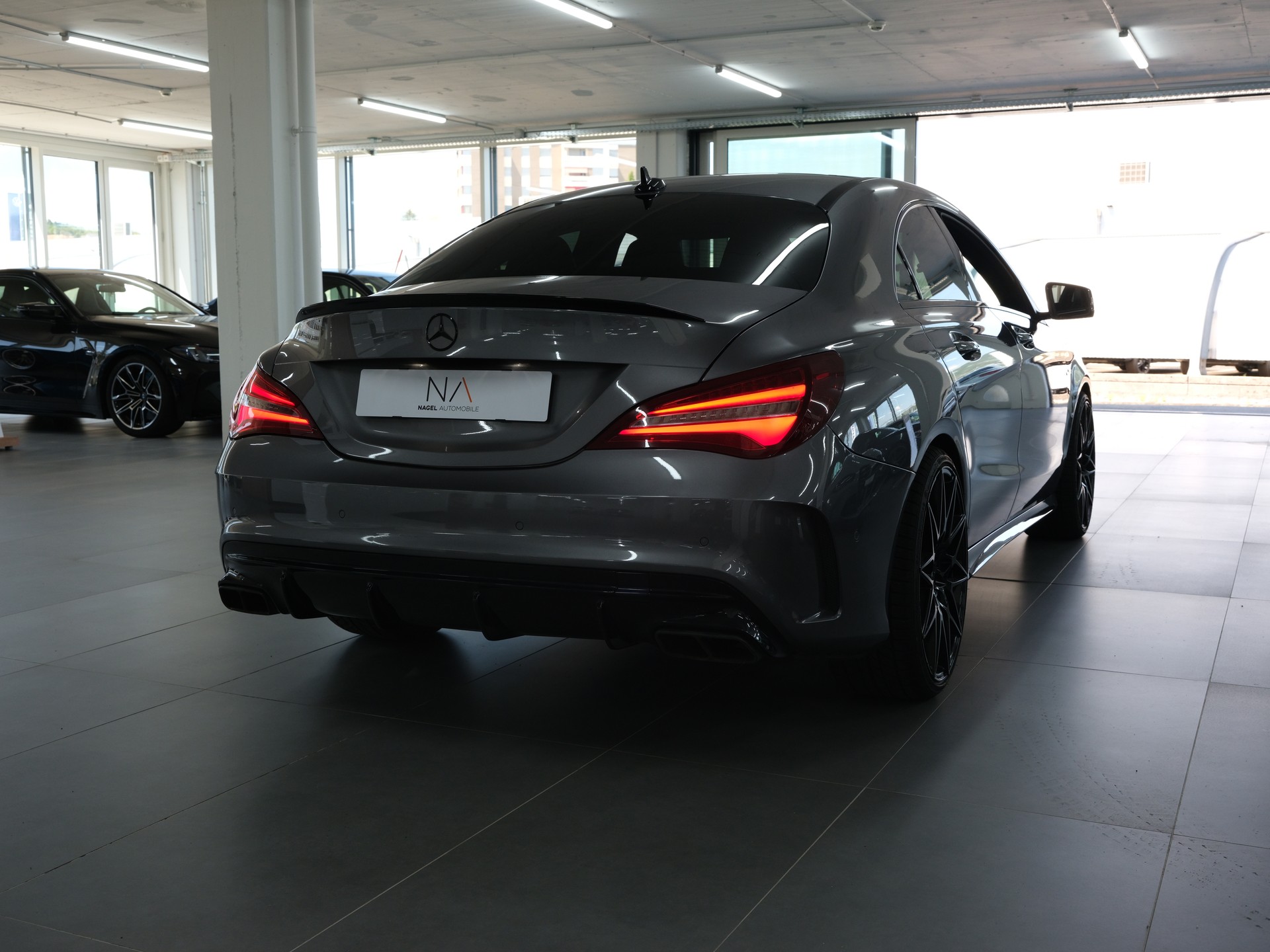 MERCEDES-BENZ CLA 45 AMG 4Matic Speedshift *Performance Abgassanlage* *CarPlay* *Edition One*-showroom-element-2