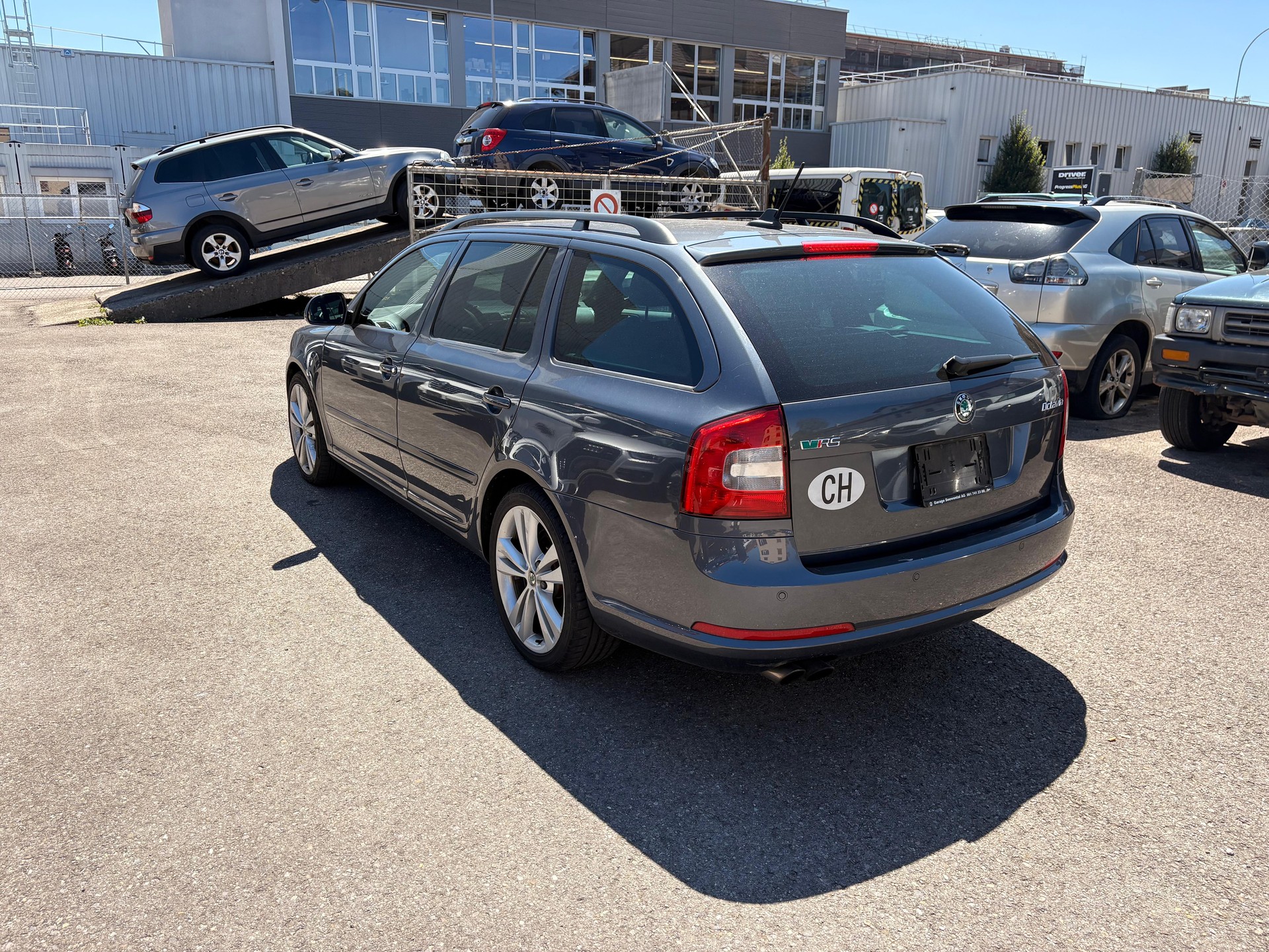 SKODA Octavia Combi 2.0 TSI RS-image-2