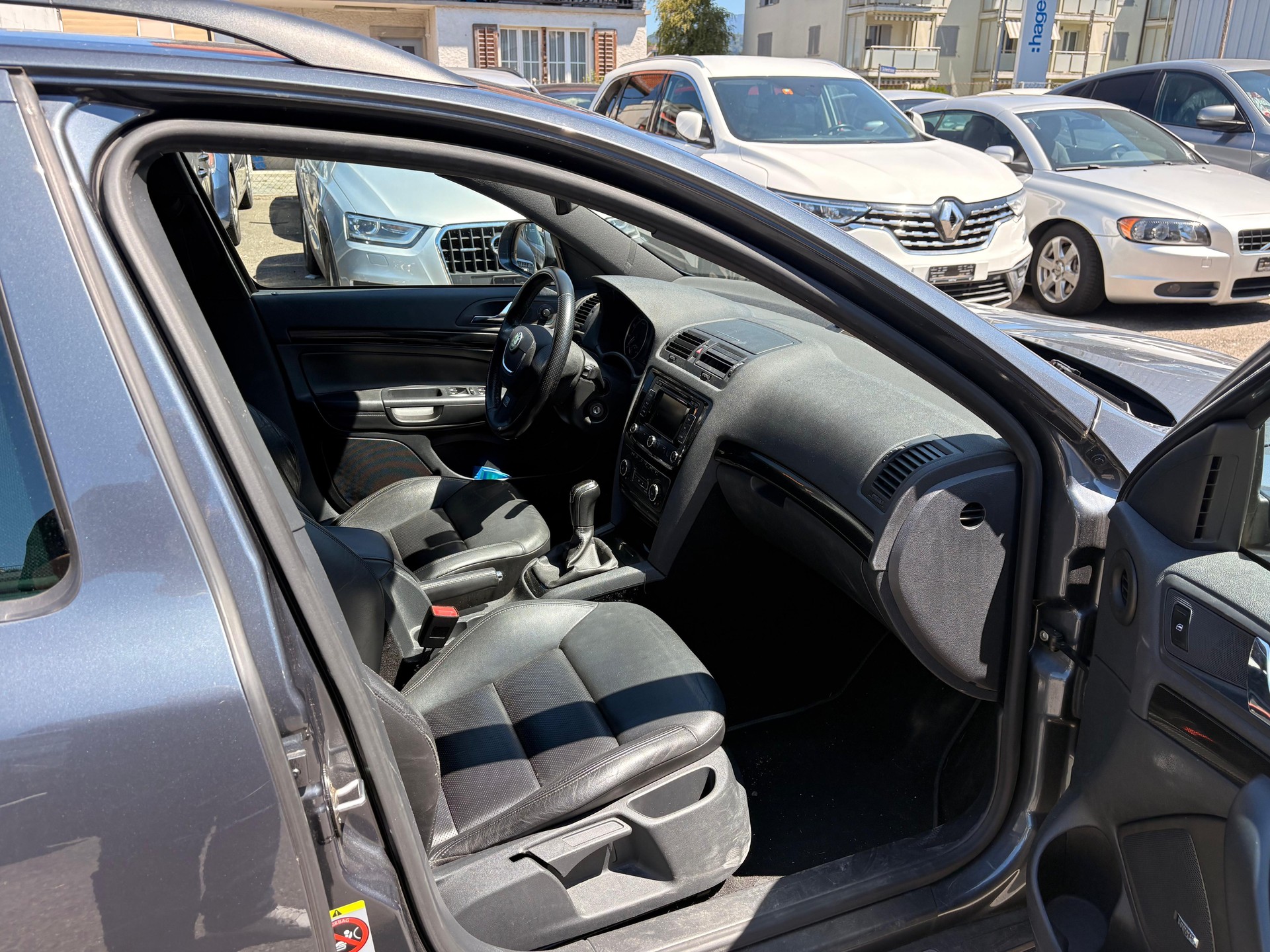SKODA Octavia Combi 2.0 TSI RS-image-4