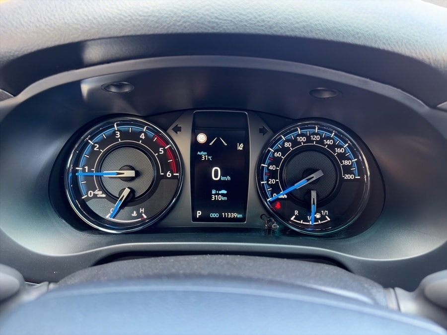 TOYOTA Hilux 2.8D-4D MHEV Invincible Double Cab 4x4 A-image-7