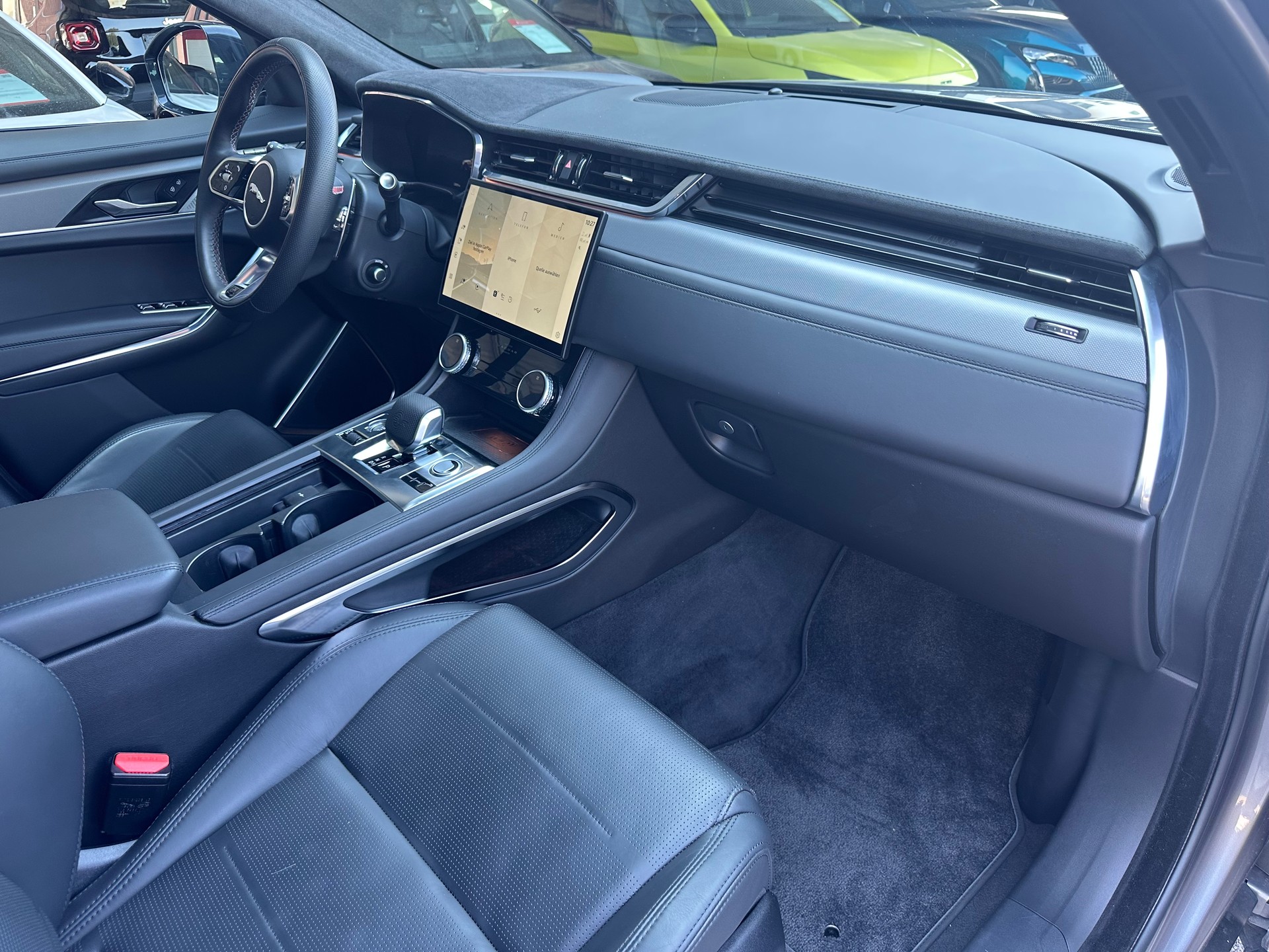 JAGUAR F-Pace 5.0 V8 SVR P550 AWD-image-5
