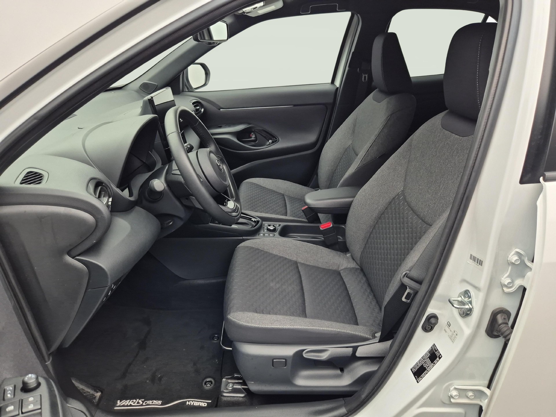 TOYOTA Yaris Cross 1.5 VVT-i HSD Trend AWD-i-showroom-element-2