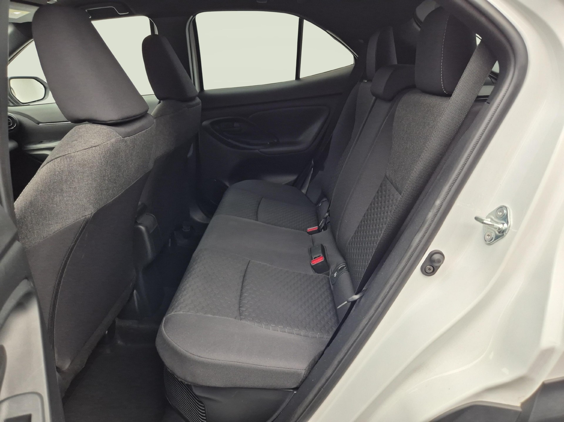 TOYOTA Yaris Cross 1.5 VVT-i HSD Trend AWD-i-showroom-element-3