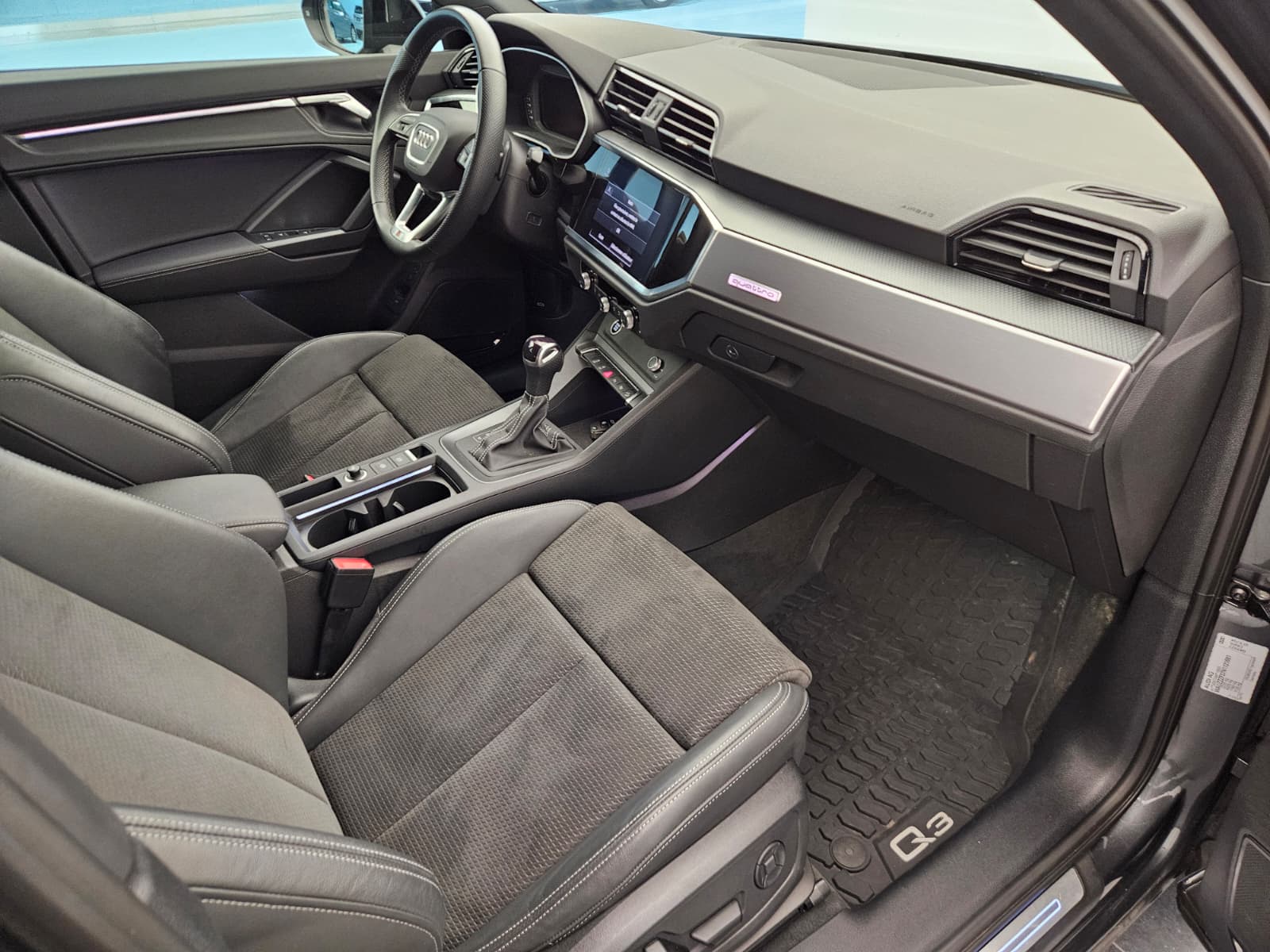 AUDI Q3 45 TFSI S line quattro S-tronic-image-11