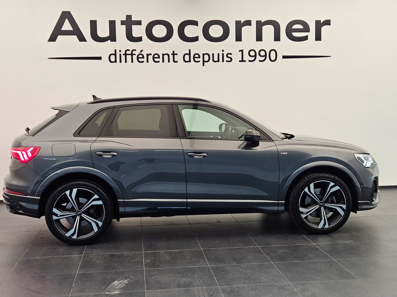 AUDI Q3 45 TFSI S line quattro S-tronic-image-5