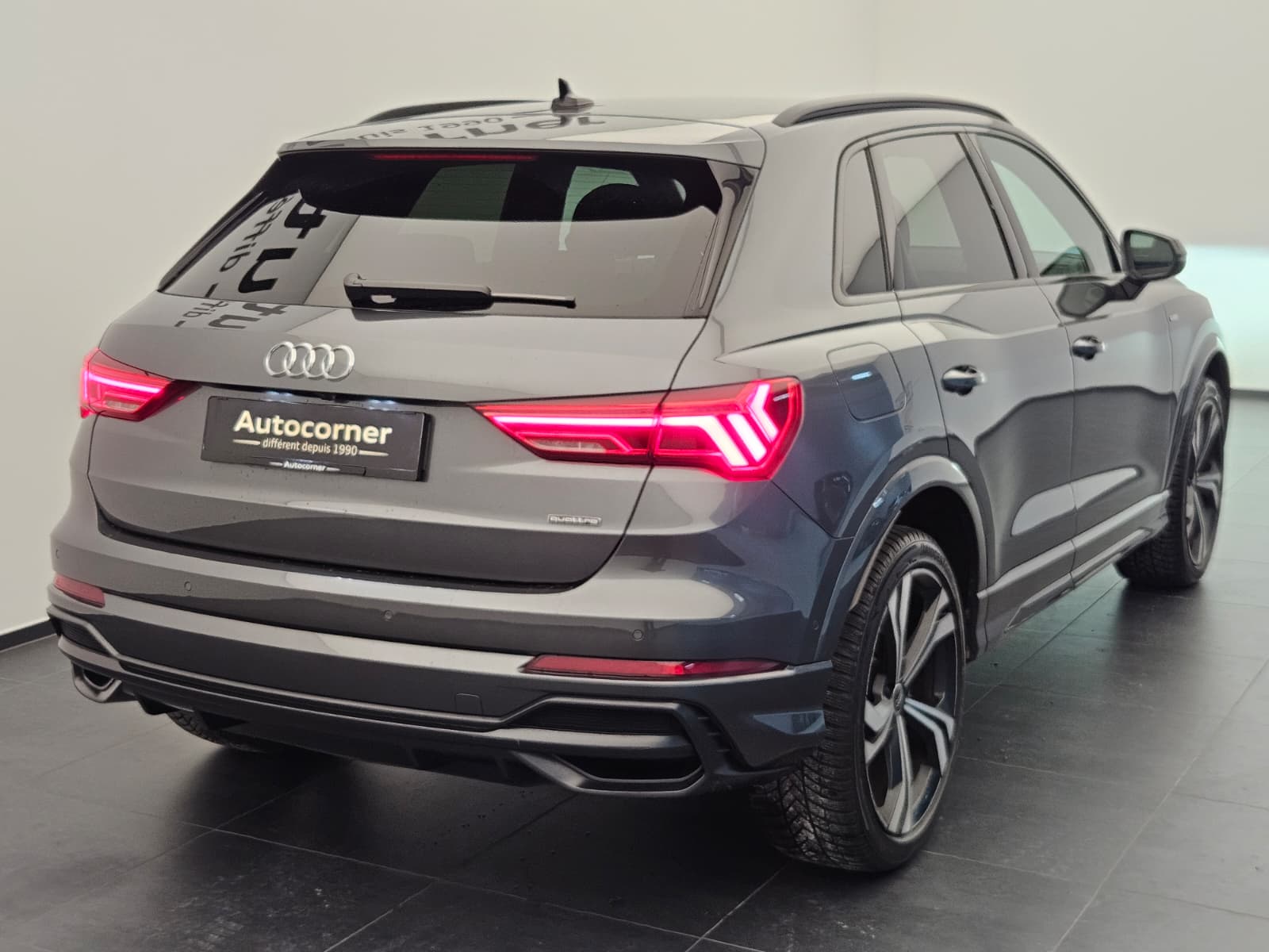 AUDI Q3 45 TFSI S line quattro S-tronic-image-6