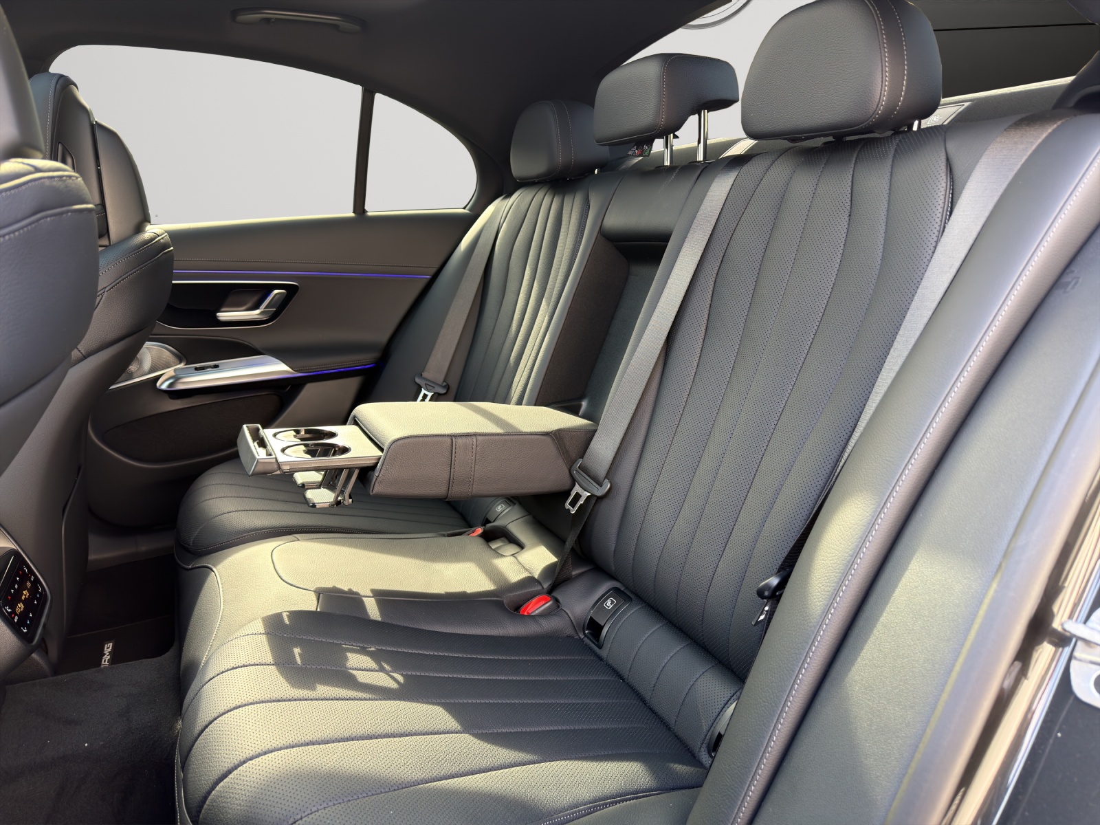 MERCEDES-BENZ E 400 e 4Matic 9G-Tronic-image-12