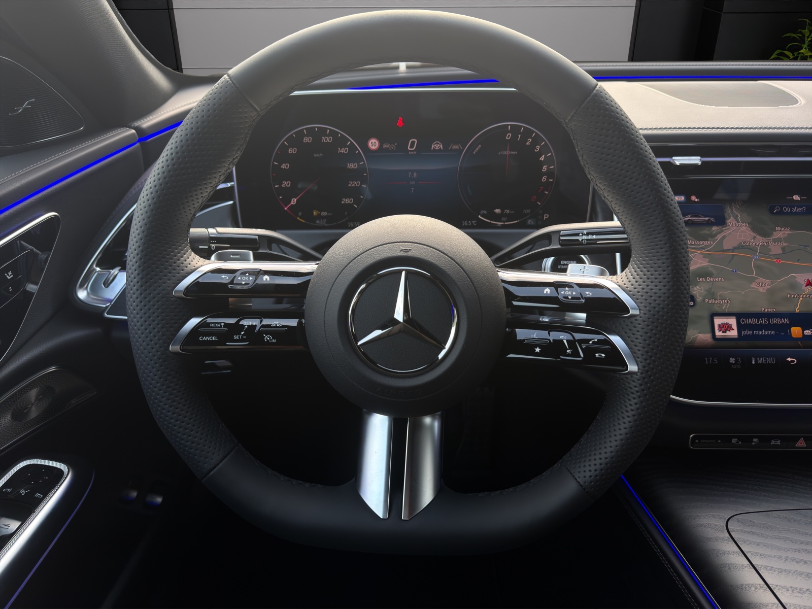 MERCEDES-BENZ E 400 e 4Matic 9G-Tronic-image-8