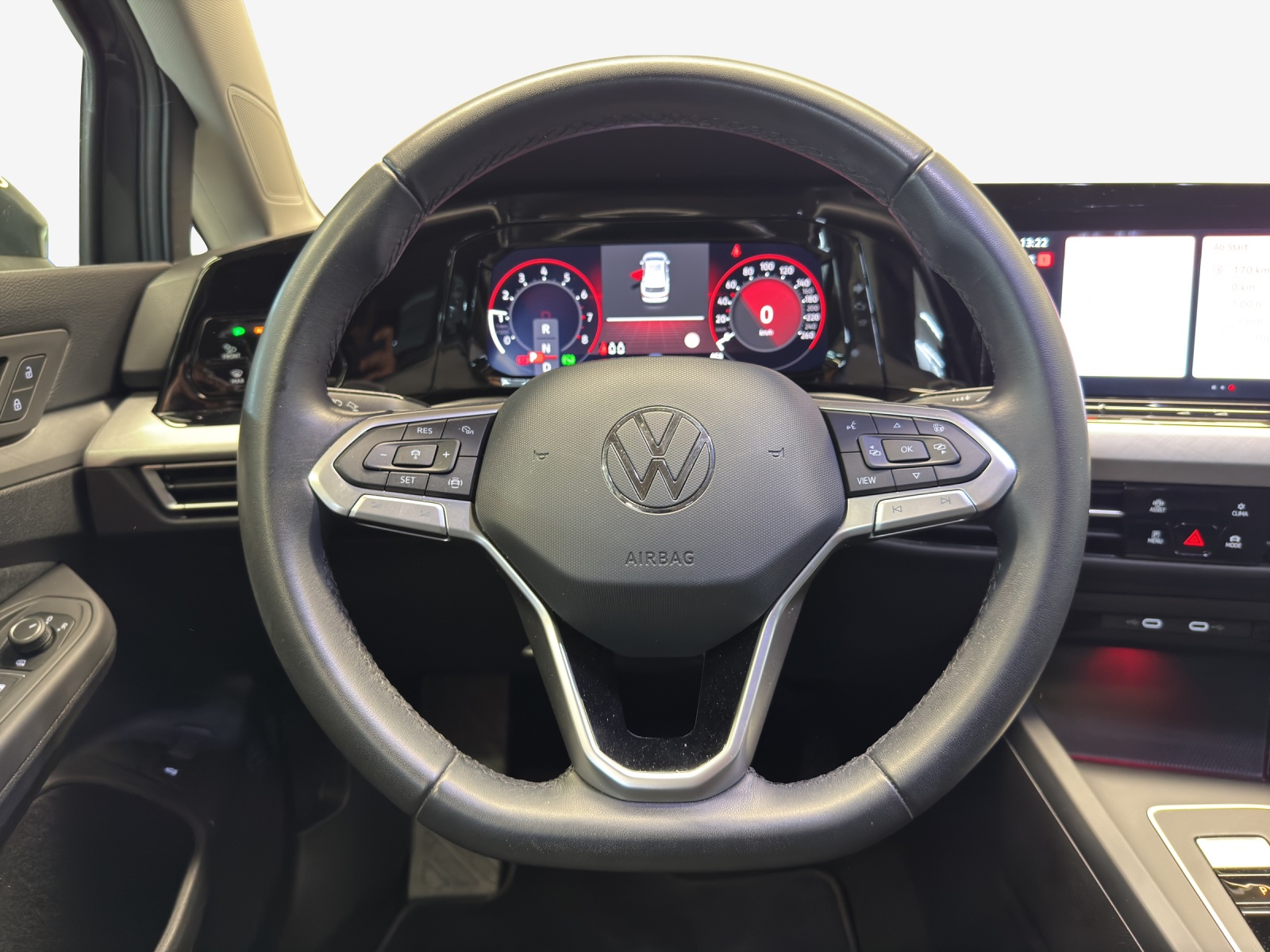 VW Golf Variant 1.5 eTSI mHEV Life-image-9