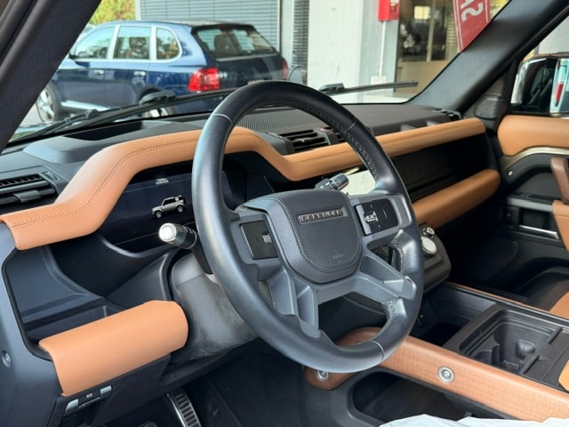 LAND ROVER Defender-showroom-element-1
