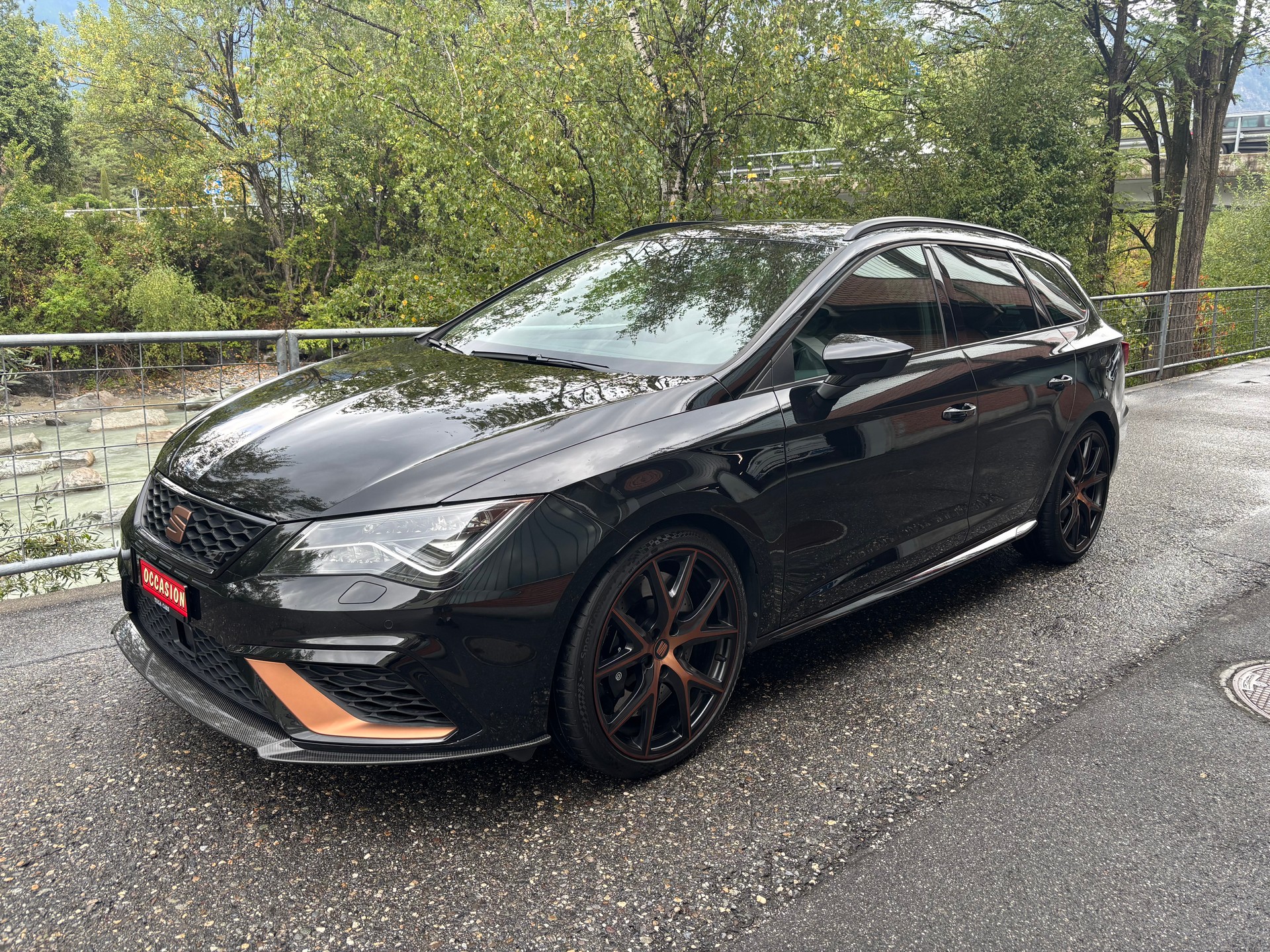 SEAT Leon ST 2.0 TSI Cupra R 300 4 Drive DSG-showroom-element-1