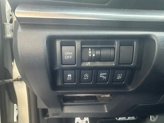 SUBARU Impreza 2.0 Swiss Plus AWD Lineartronic-image-12