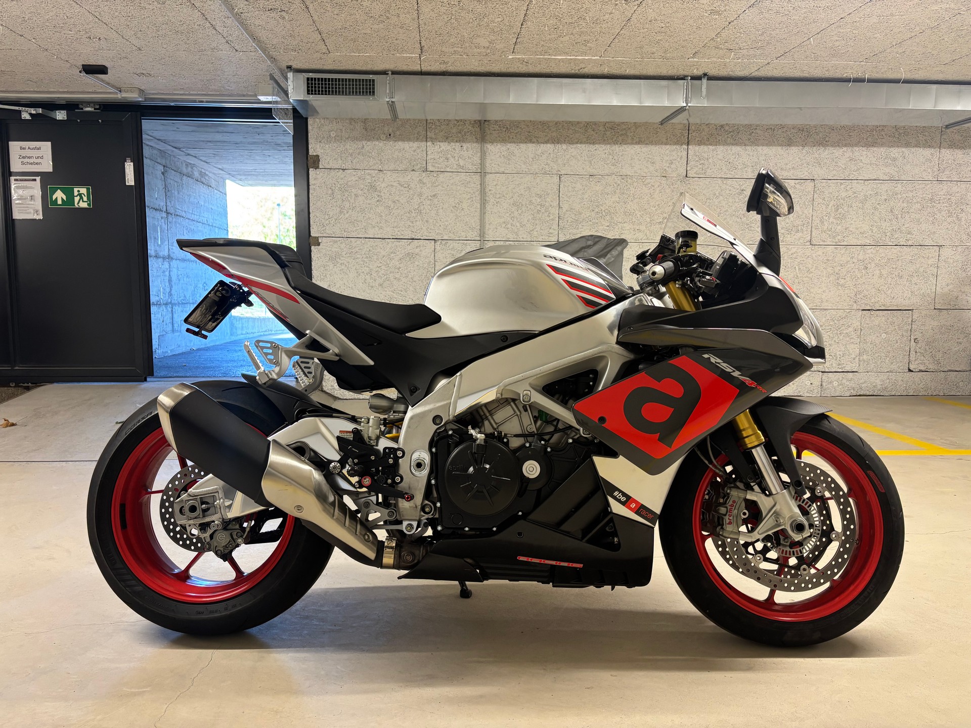 APRILIA RSV4 RR-image-2