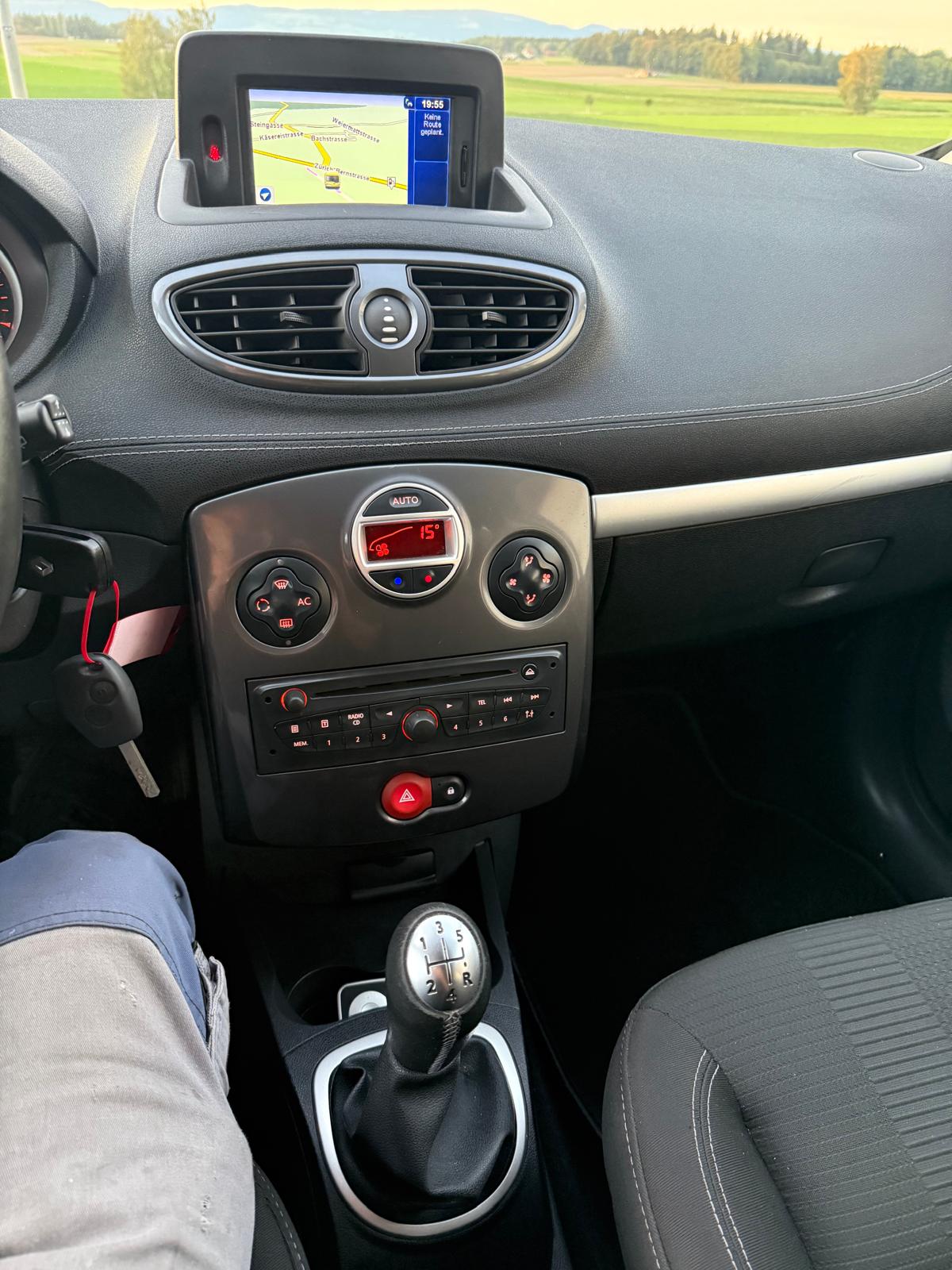 RENAULT Clio Grandtour 1.2 16V Turbo 20th Edition-image-5