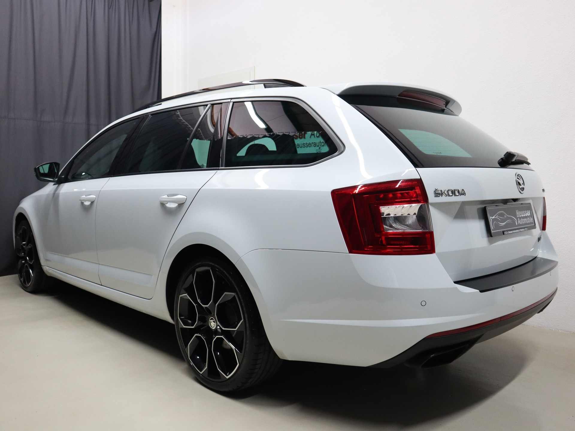 SKODA Octavia Combi 2.0 TSI RS 230 DSG - Challenge - Panorama - Leder - DAB+ - Kamera - 230 PS-showroom-element-3