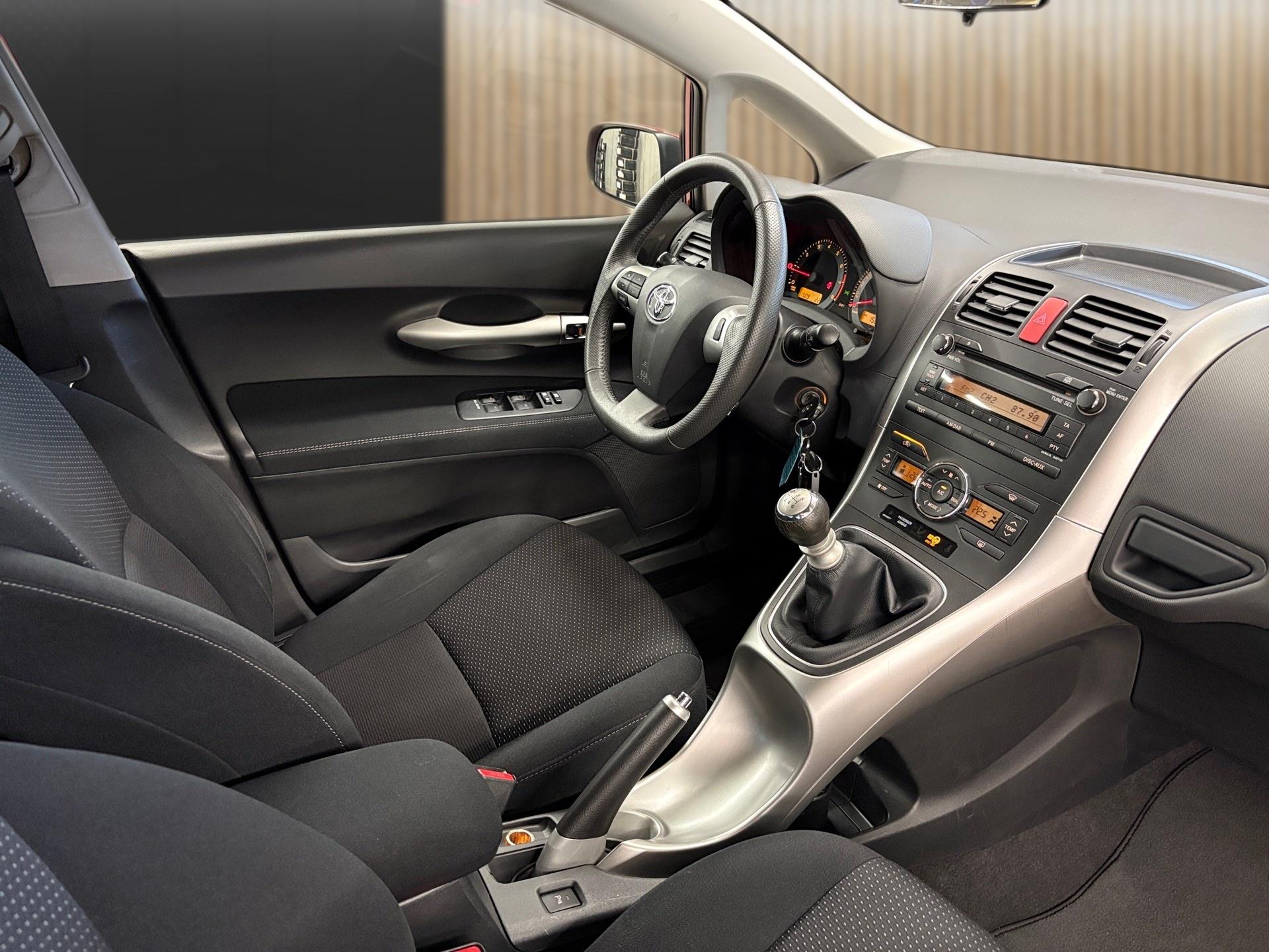 TOYOTA Auris 1.6 easy-image-12