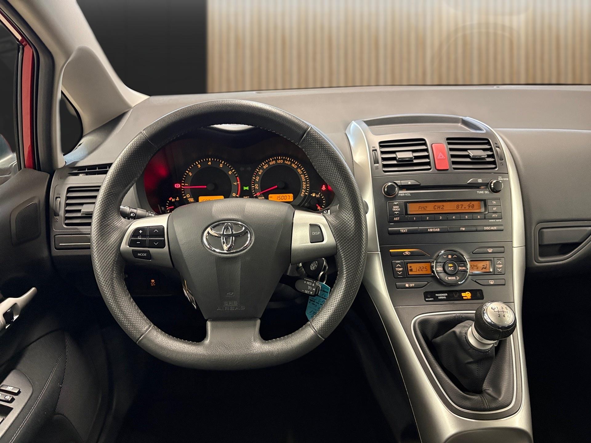 TOYOTA Auris 1.6 easy-image-13