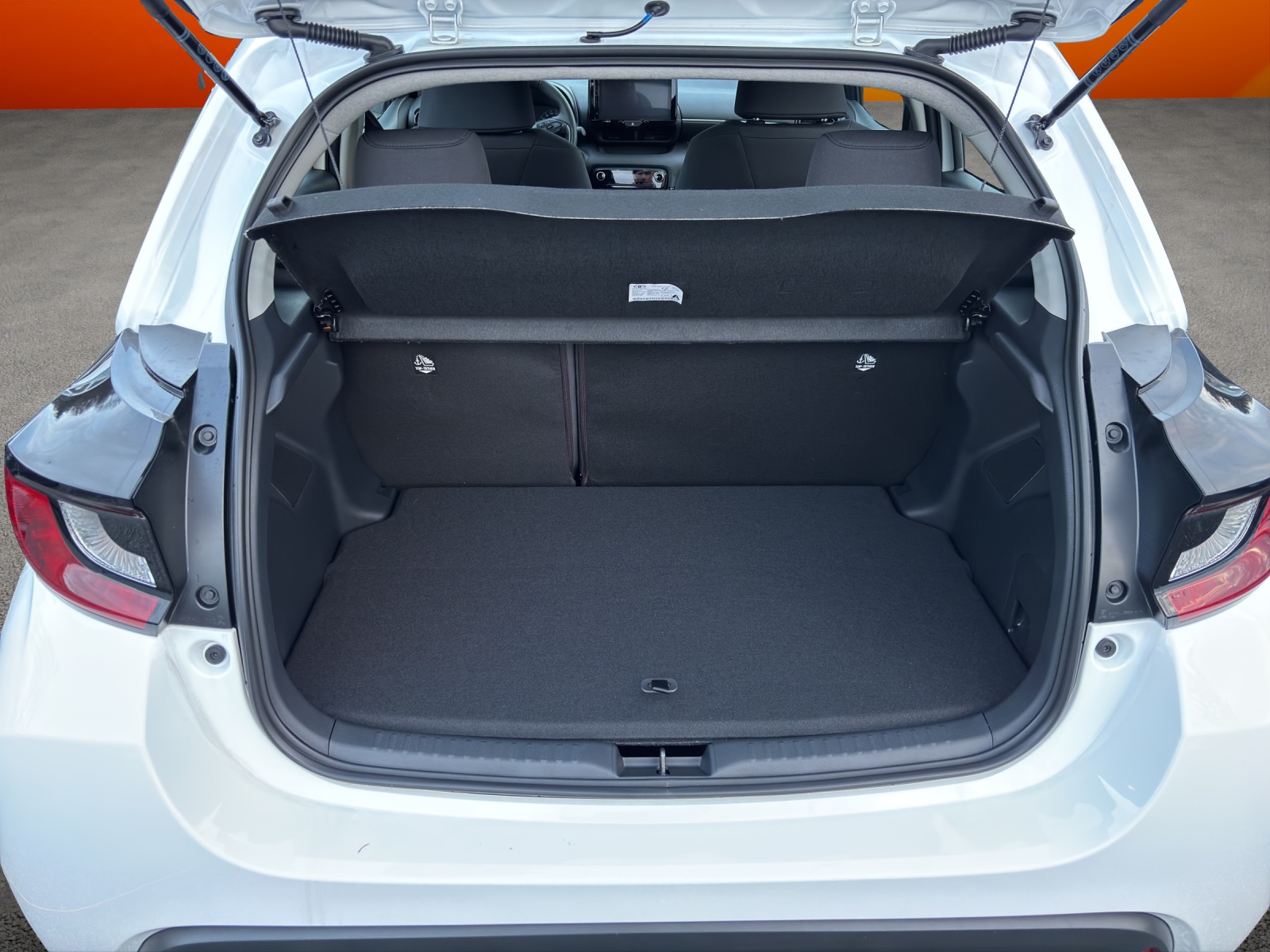 TOYOTA Yaris 1.5 Comfort e-CVT-image-12
