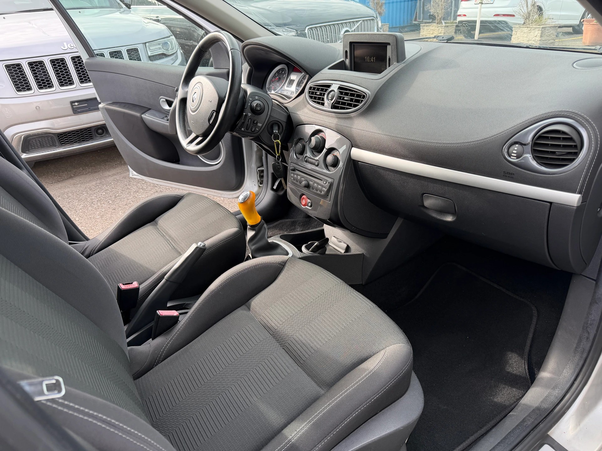 RENAULT Clio 1.2 16V Turbo 20th Edition ((MFK 08.2026))-image-5