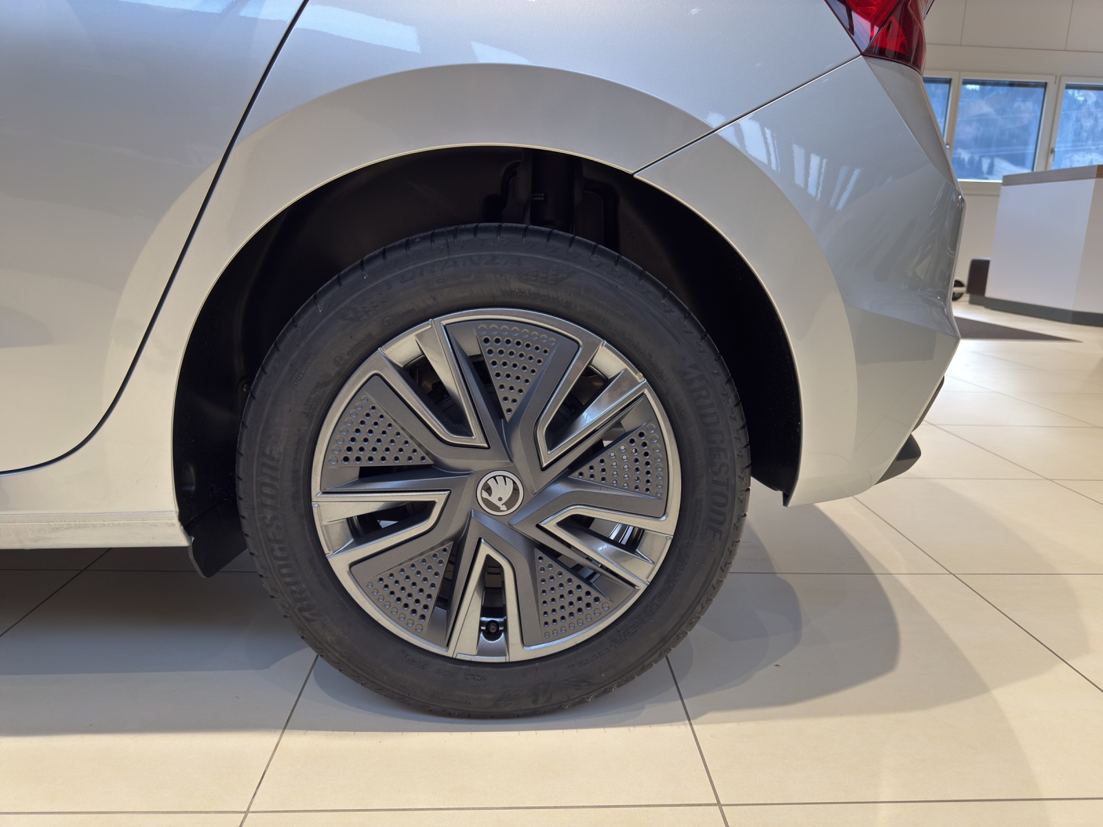 SKODA Fabia 1.0 TSI Dynamic DSG-image-10
