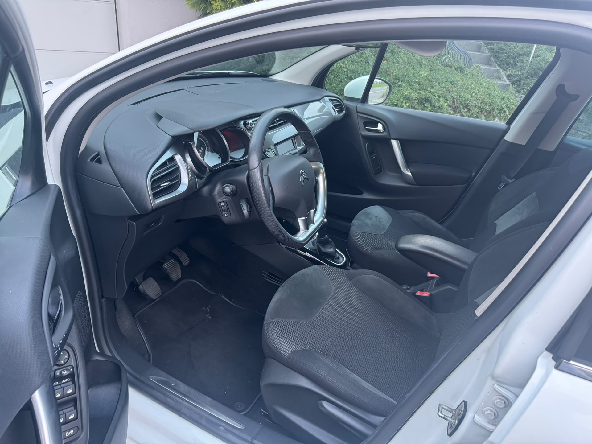 CITROEN C3 1.4i 16V Exclusive-image-10