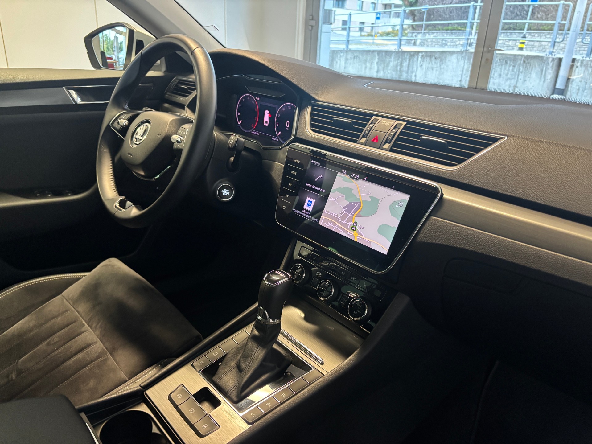 SKODA Superb Combi 2.0 TDi Style DSG-image-7