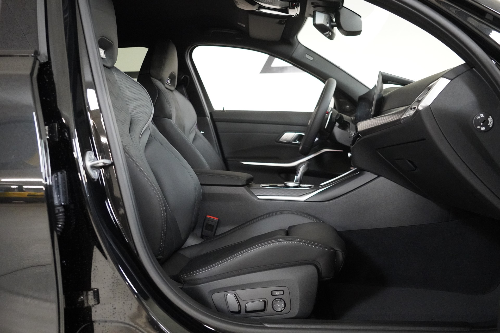 BMW M3 Touring xDrive Competition M-image-13