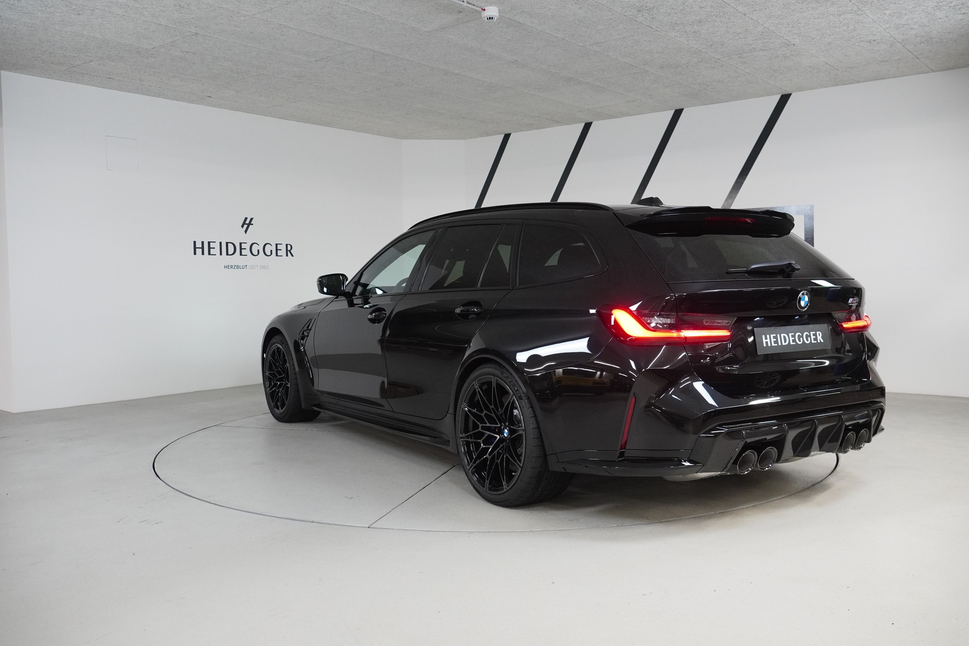BMW M3 Touring xDrive Competition M-image-4