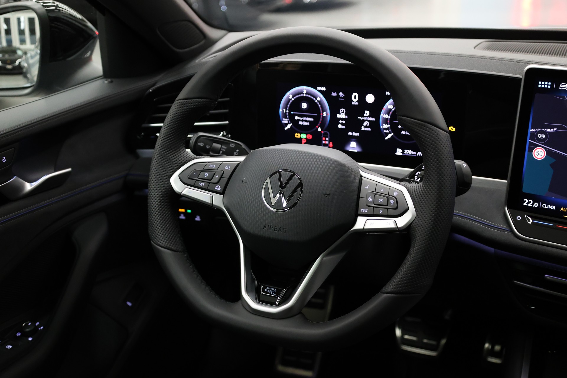 VW Passat Variant 2.0 TDI R-Line DSG 4motion-image-24