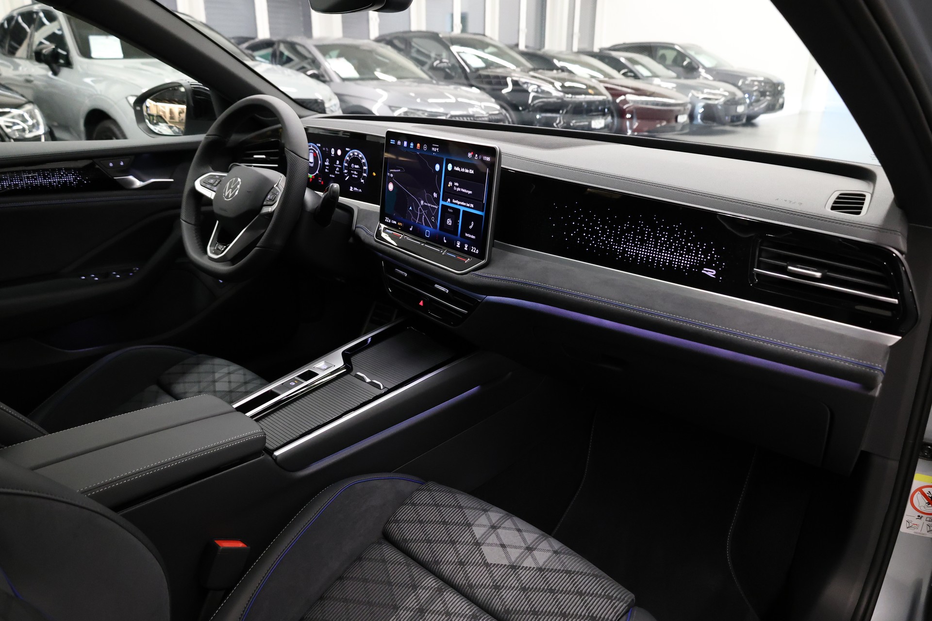 VW Passat Variant 2.0 TDI R-Line DSG 4motion-image-38