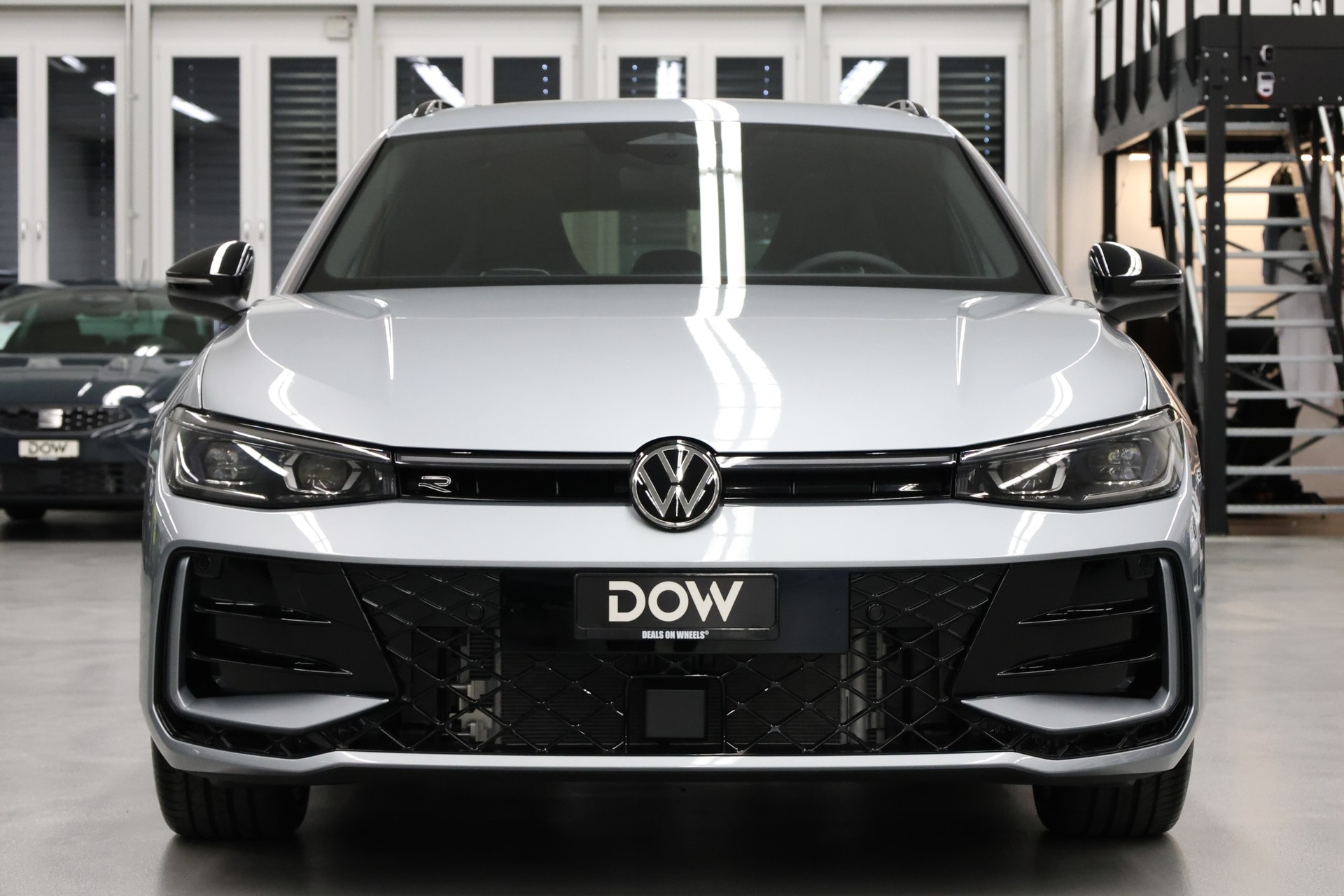 VW Passat Variant 2.0 TDI R-Line DSG 4motion-image-5