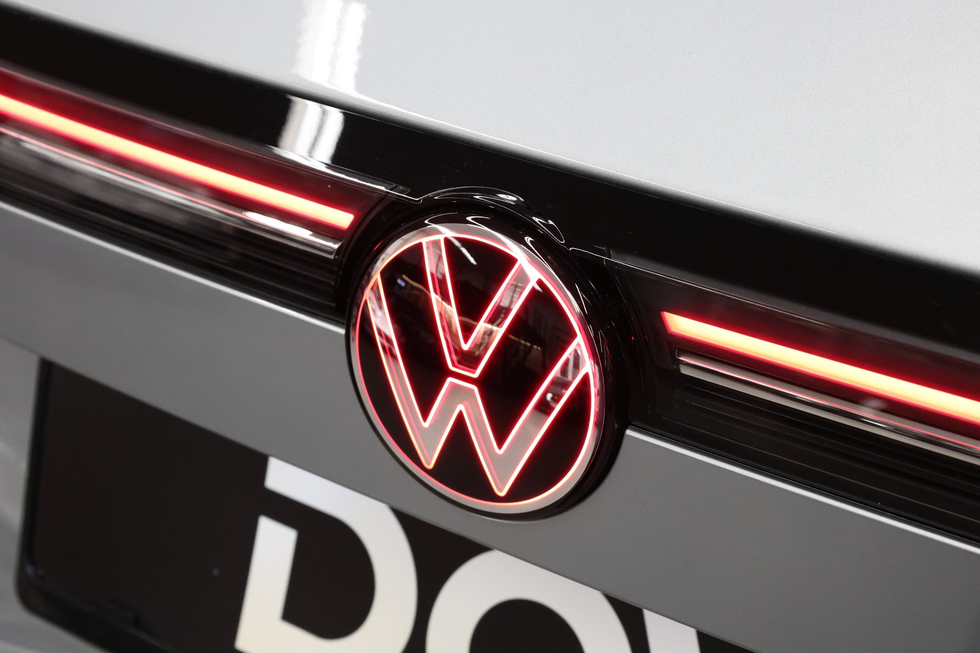 VW Passat Variant 2.0 TDI R-Line DSG 4motion-image-8