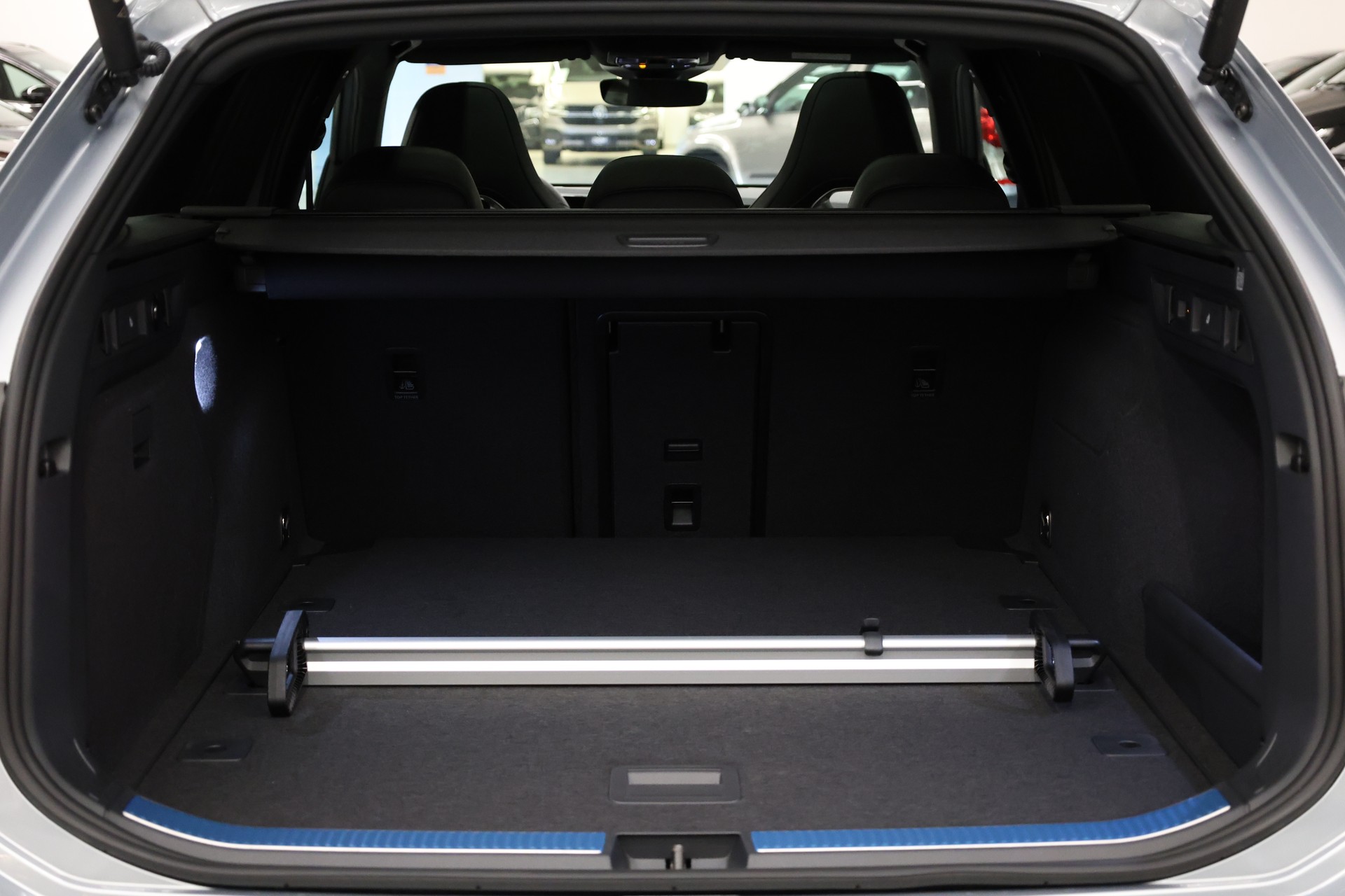 VW Passat Variant 2.0 TDI R-Line DSG 4motion-image-43