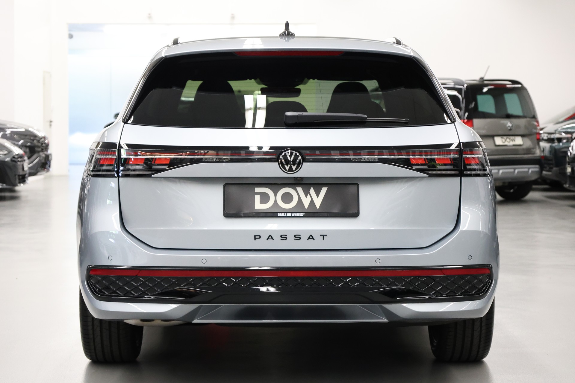 VW Passat Variant 2.0 TDI R-Line DSG 4motion-image-17