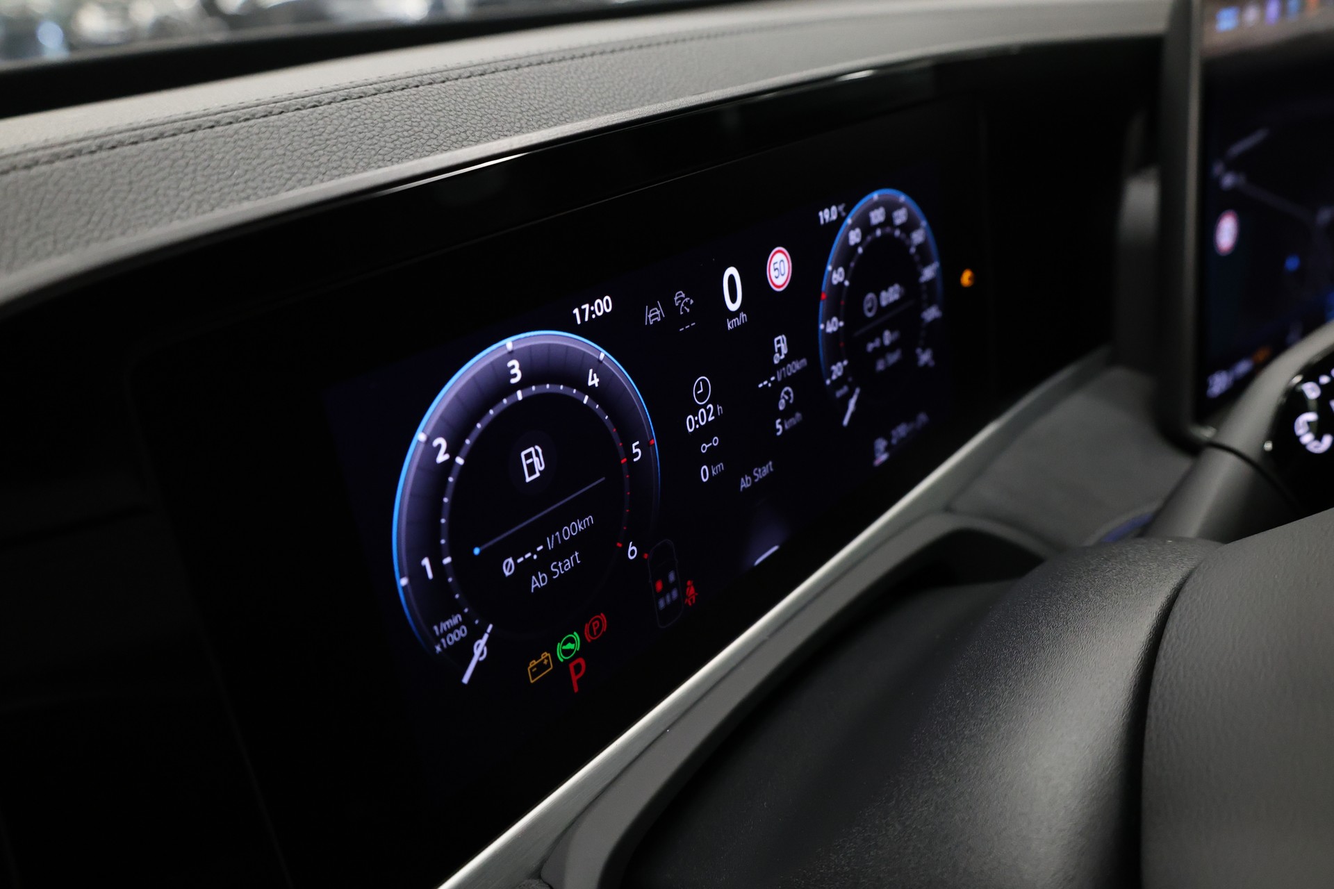 VW Passat Variant 2.0 TDI R-Line DSG 4motion-image-25