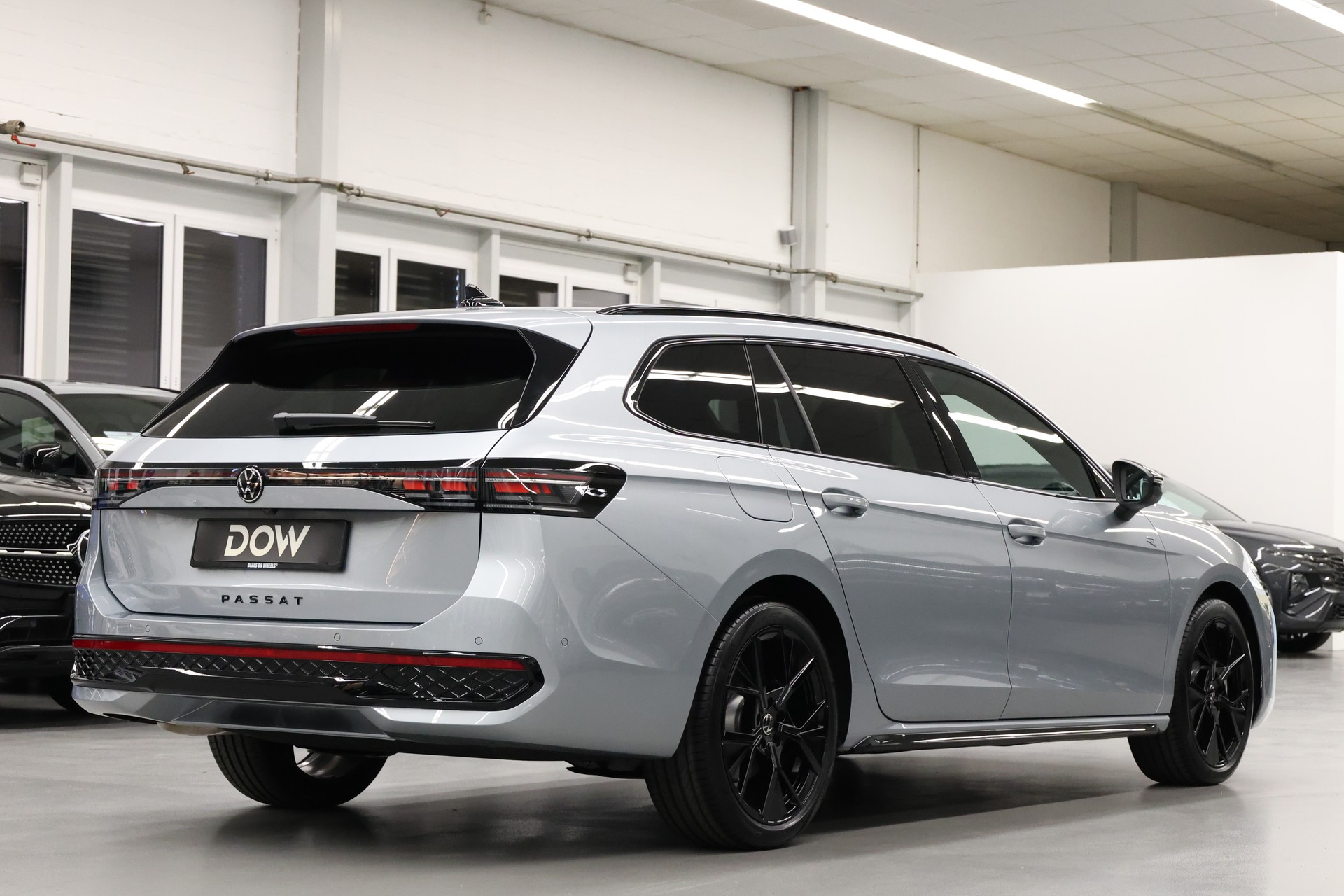 VW Passat Variant 2.0 TDI R-Line DSG 4motion-image-11