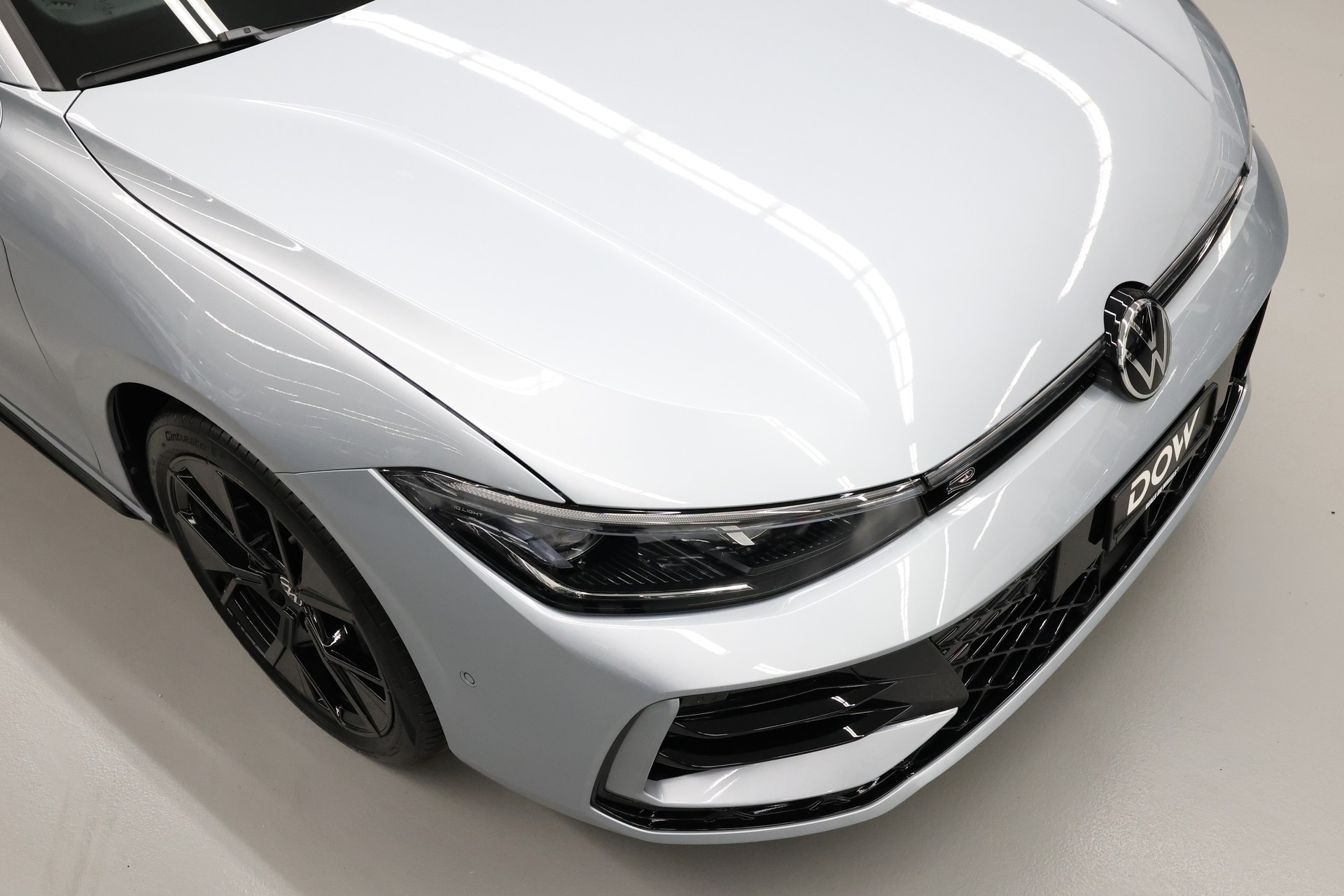 VW Passat Variant 2.0 TDI R-Line DSG 4motion-image-6