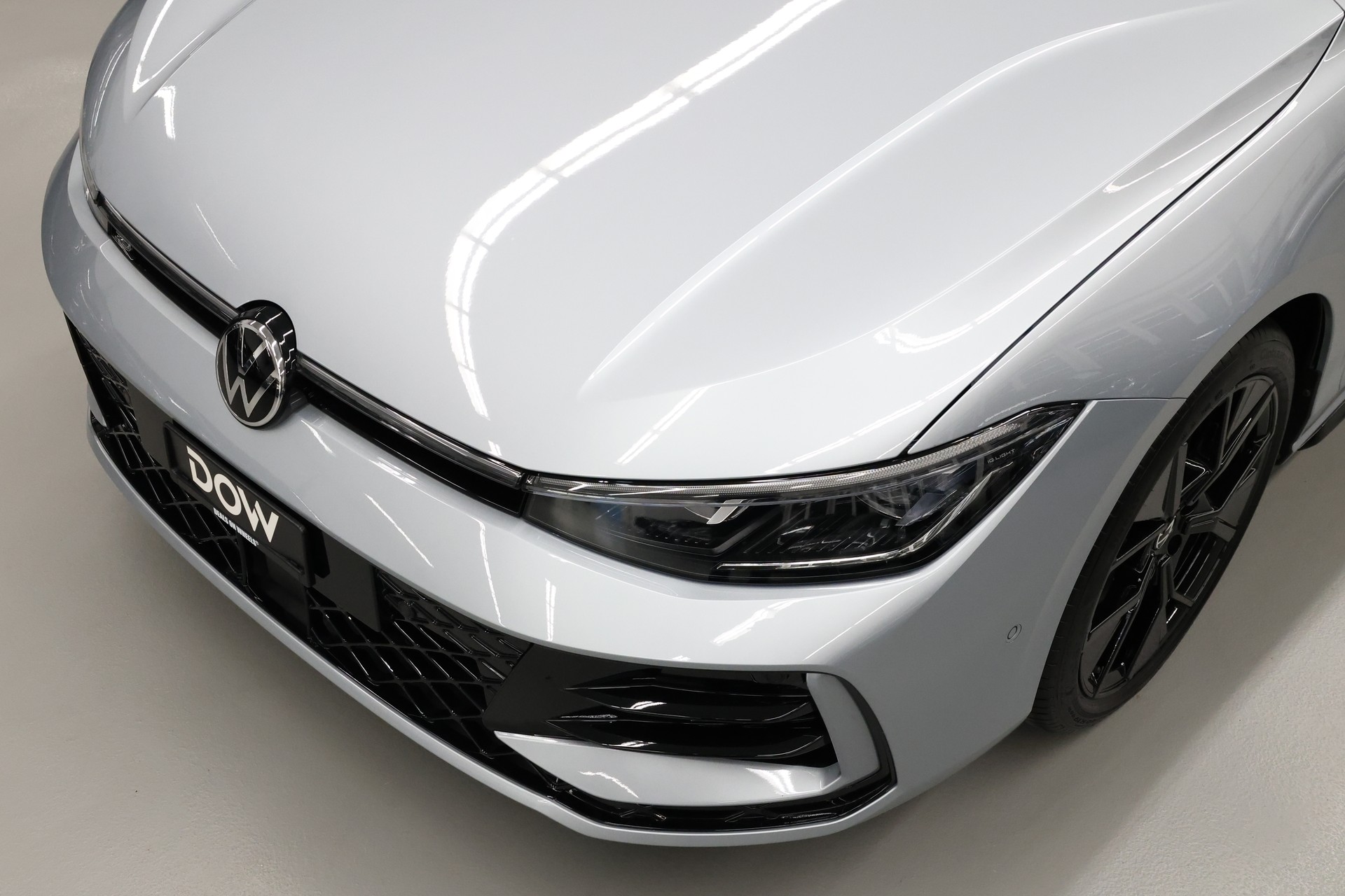 VW Passat Variant 2.0 TDI R-Line DSG 4motion-image-7