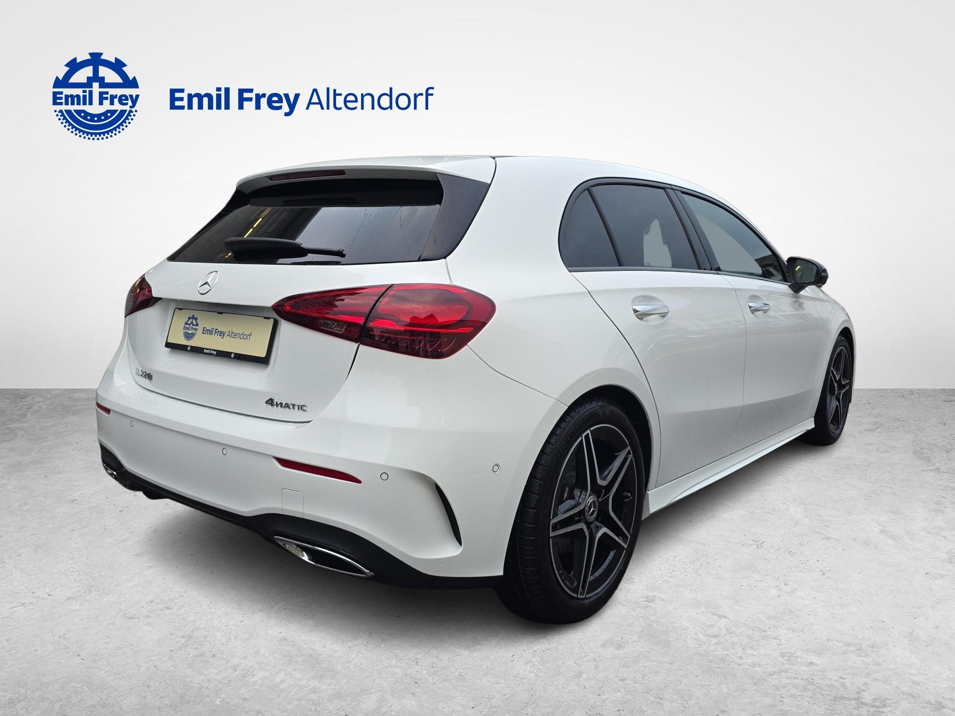 MERCEDES-BENZ A 220 4MATIC AMG Line-image-4