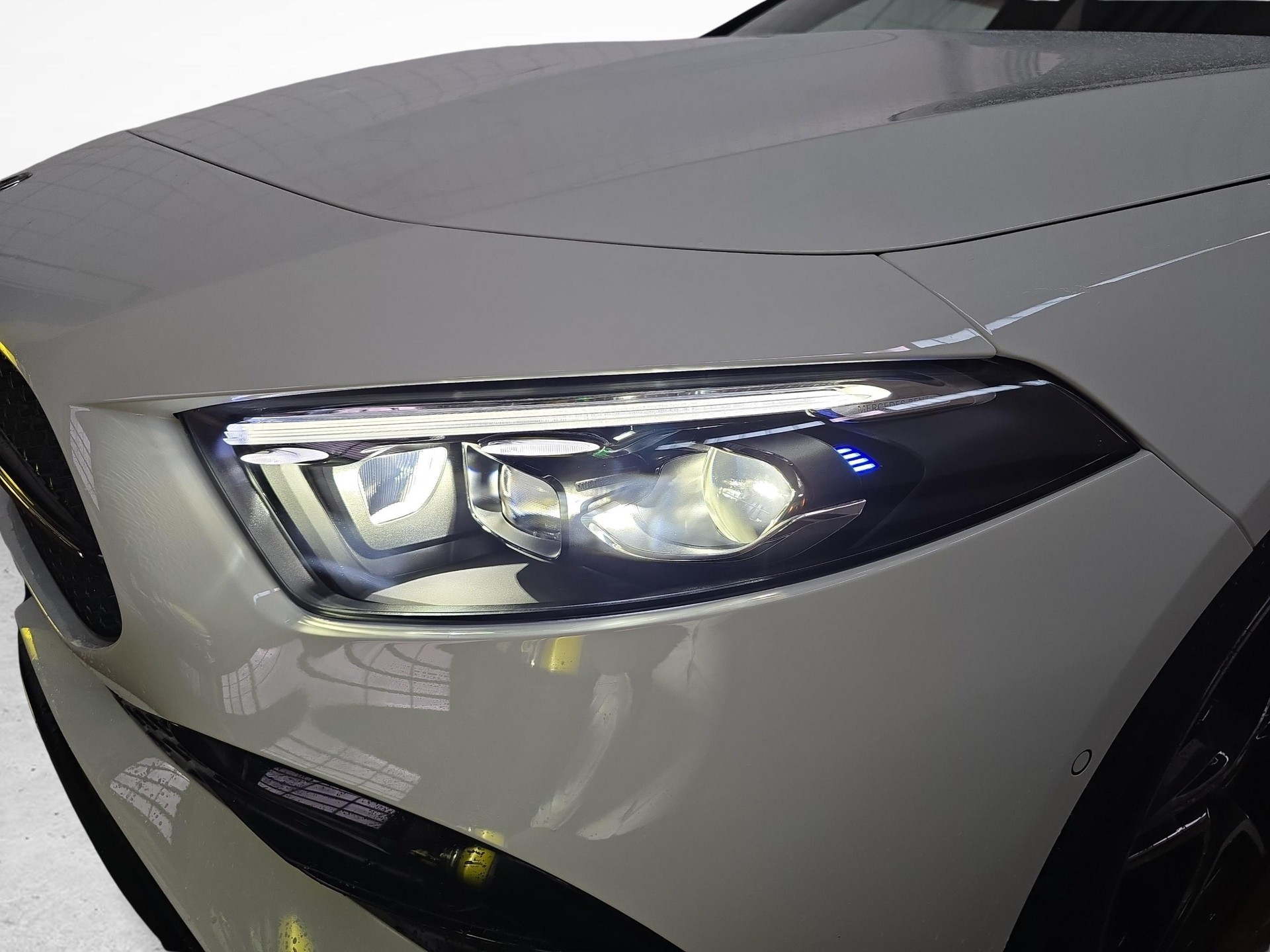 MERCEDES-BENZ A 220 4MATIC AMG Line-image-17