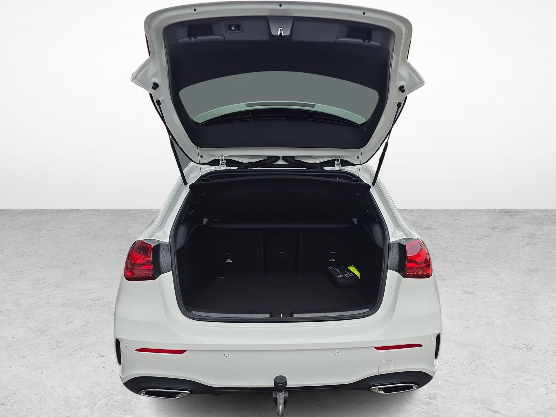 MERCEDES-BENZ A 220 4MATIC AMG Line-image-14