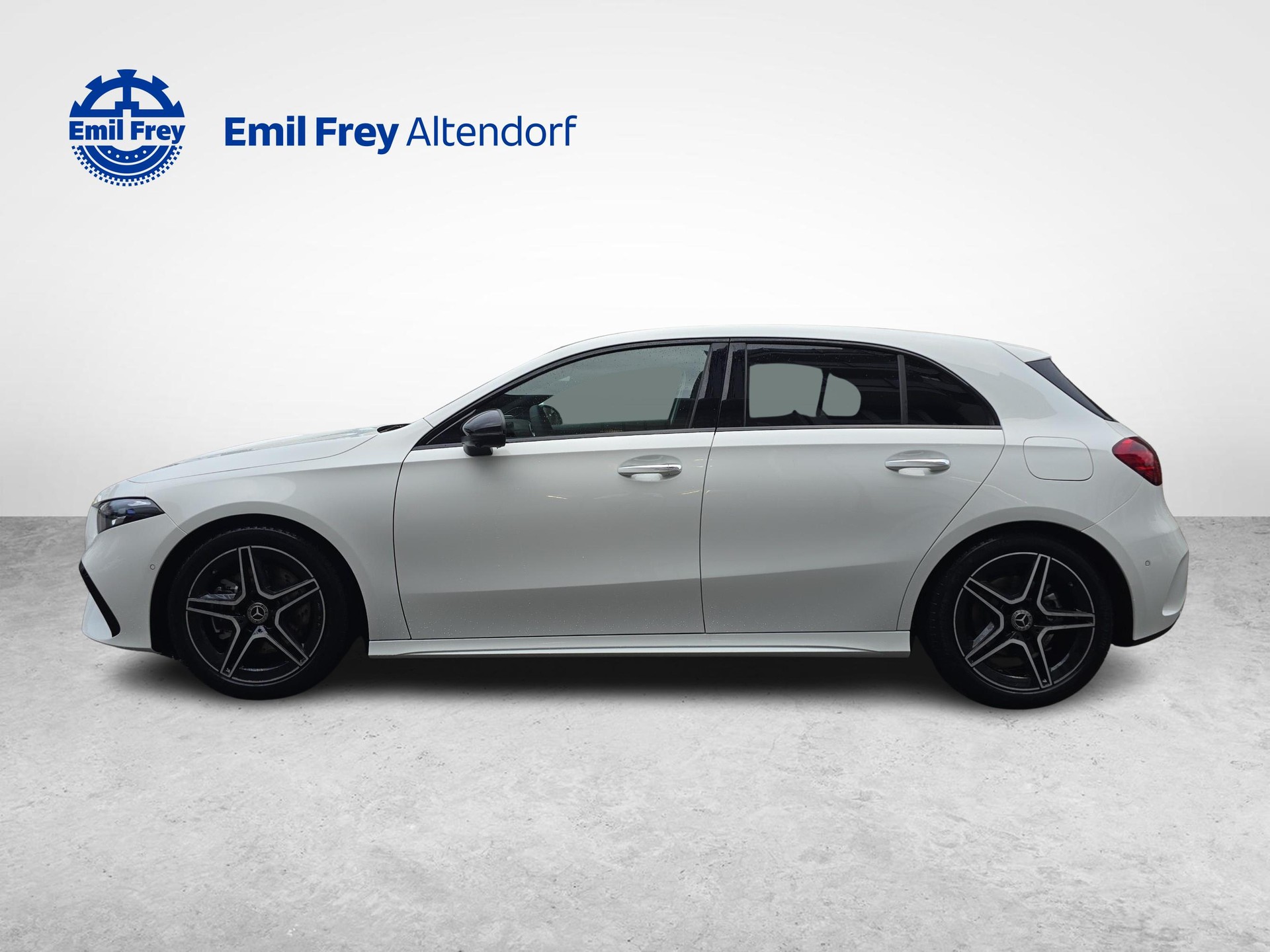 MERCEDES-BENZ A 220 4MATIC AMG Line-showroom-element-1