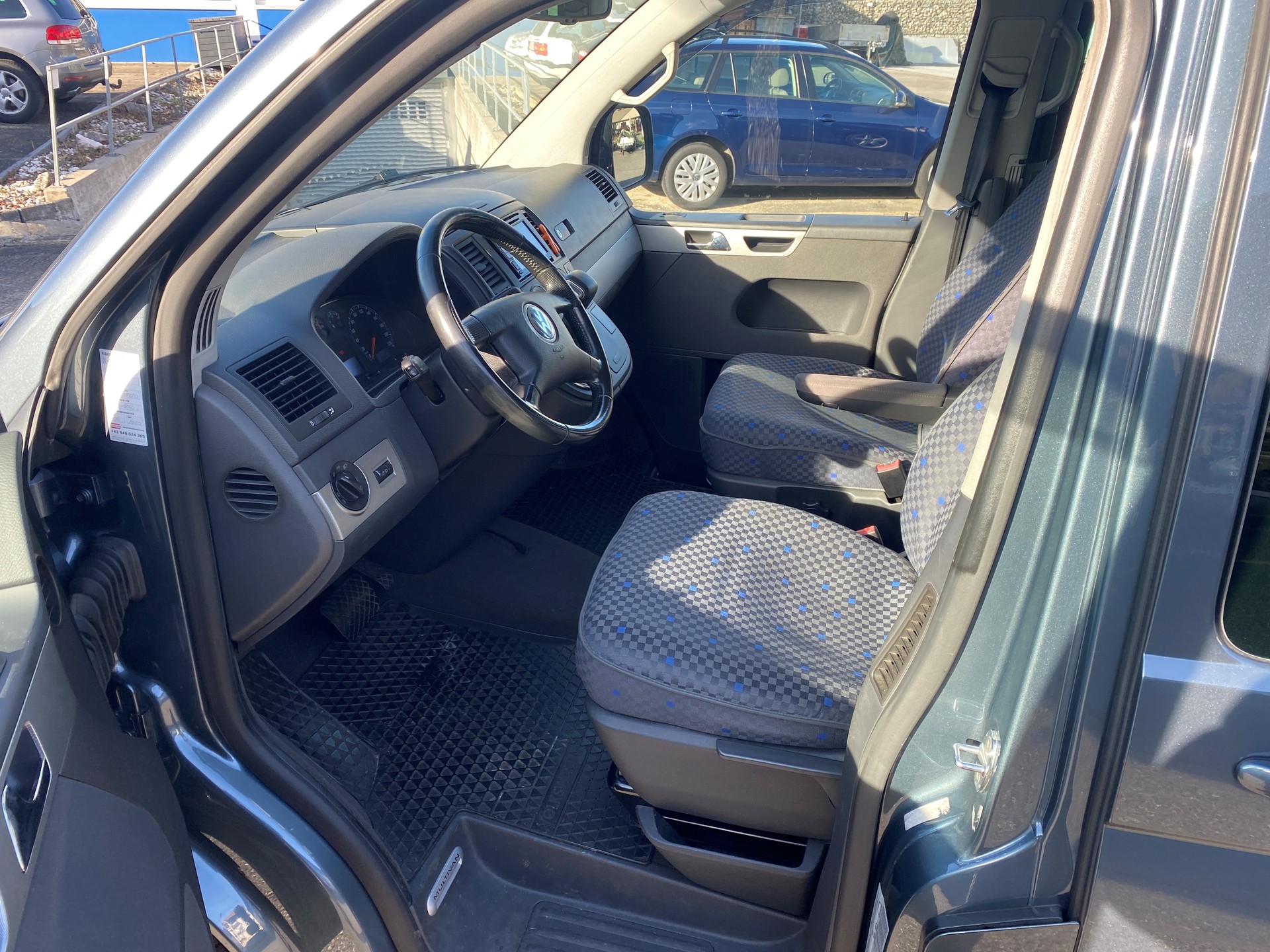 VW T5 Multivan Comfortline 2.5 TDI-image-5